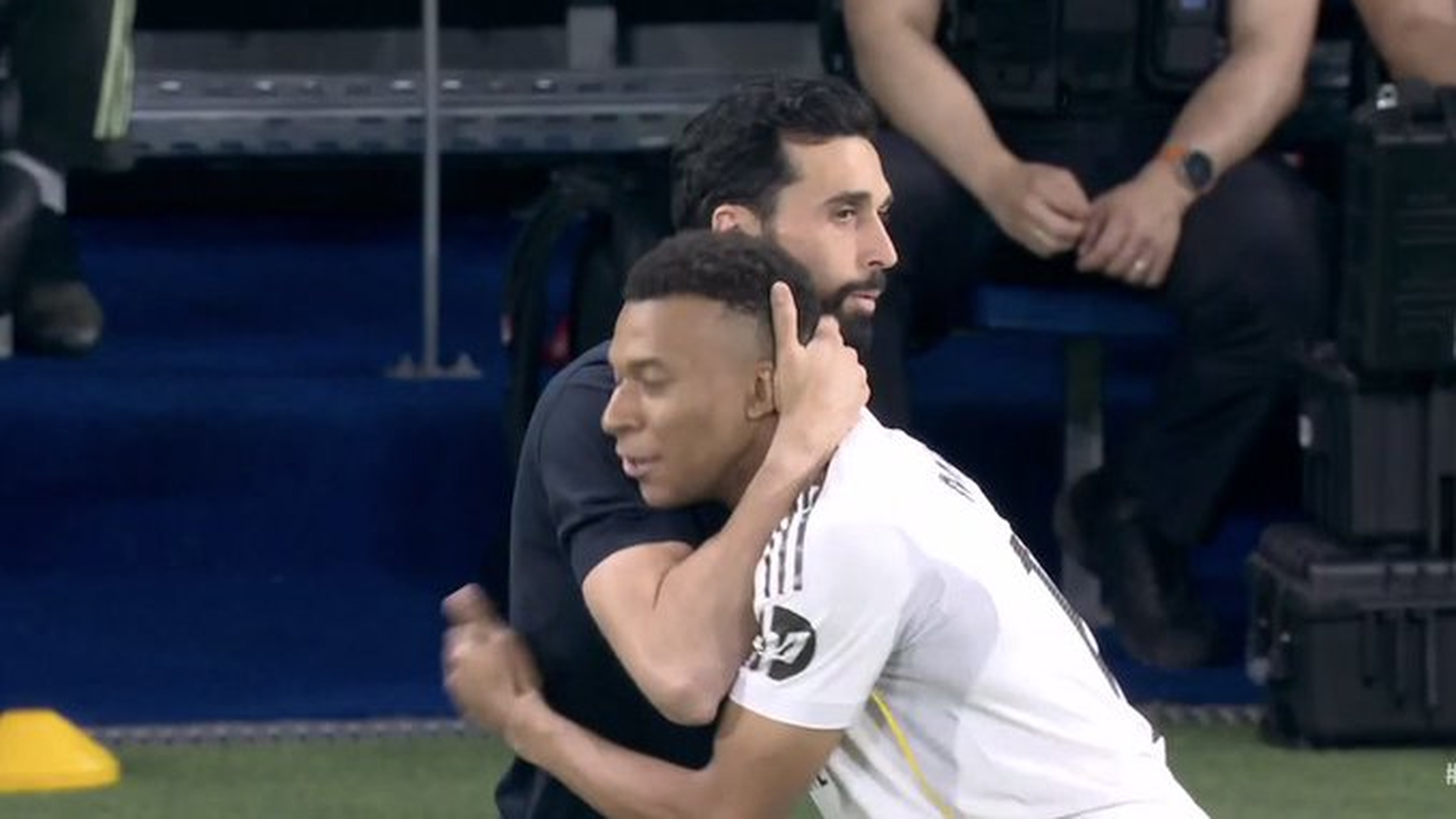 Mbappé y Arbeloa, en el banquillo. Mbappé y Arbeloa, en el banquillo.