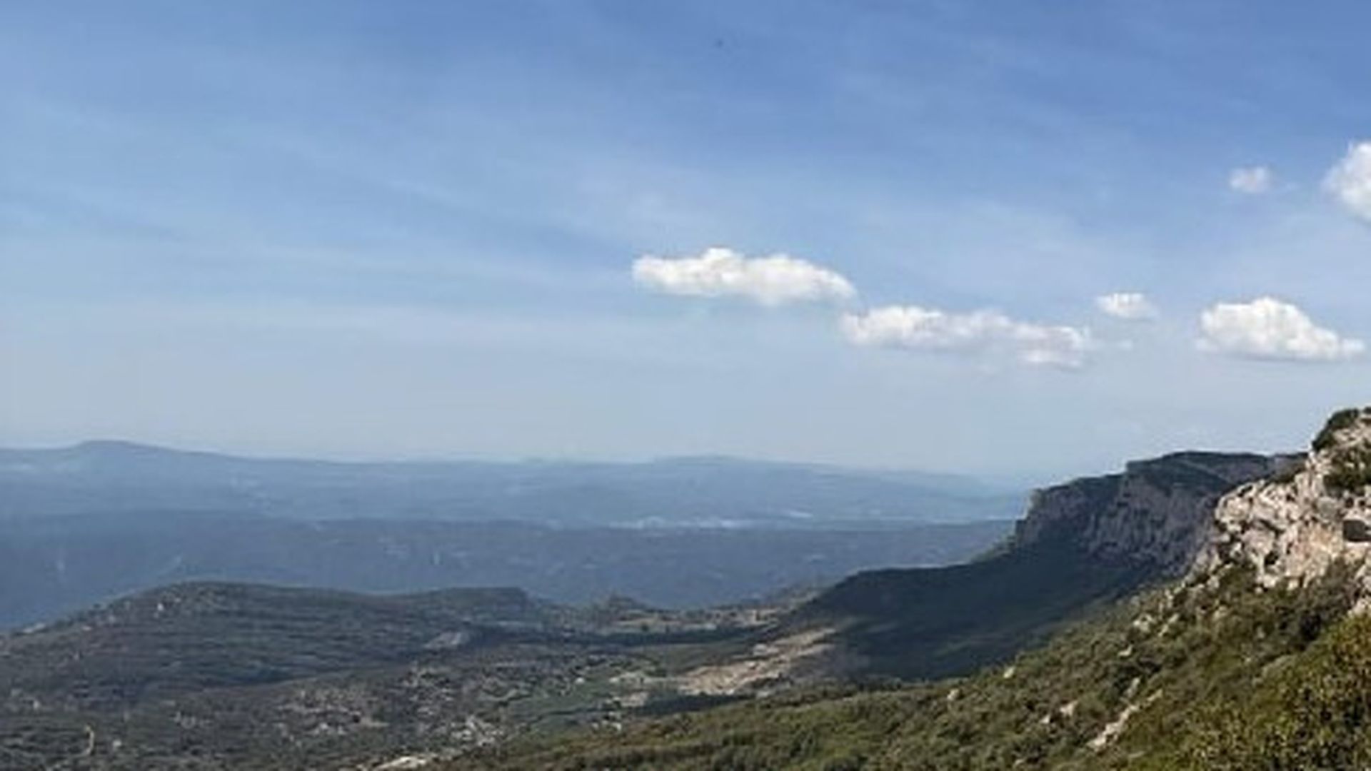 Muere un hombre tras caer en parapente en una zona de difícil acceso en Àger, Lleida Muere un hombre tras caer en parapente en una zona de difícil acceso en Àger, Lleida