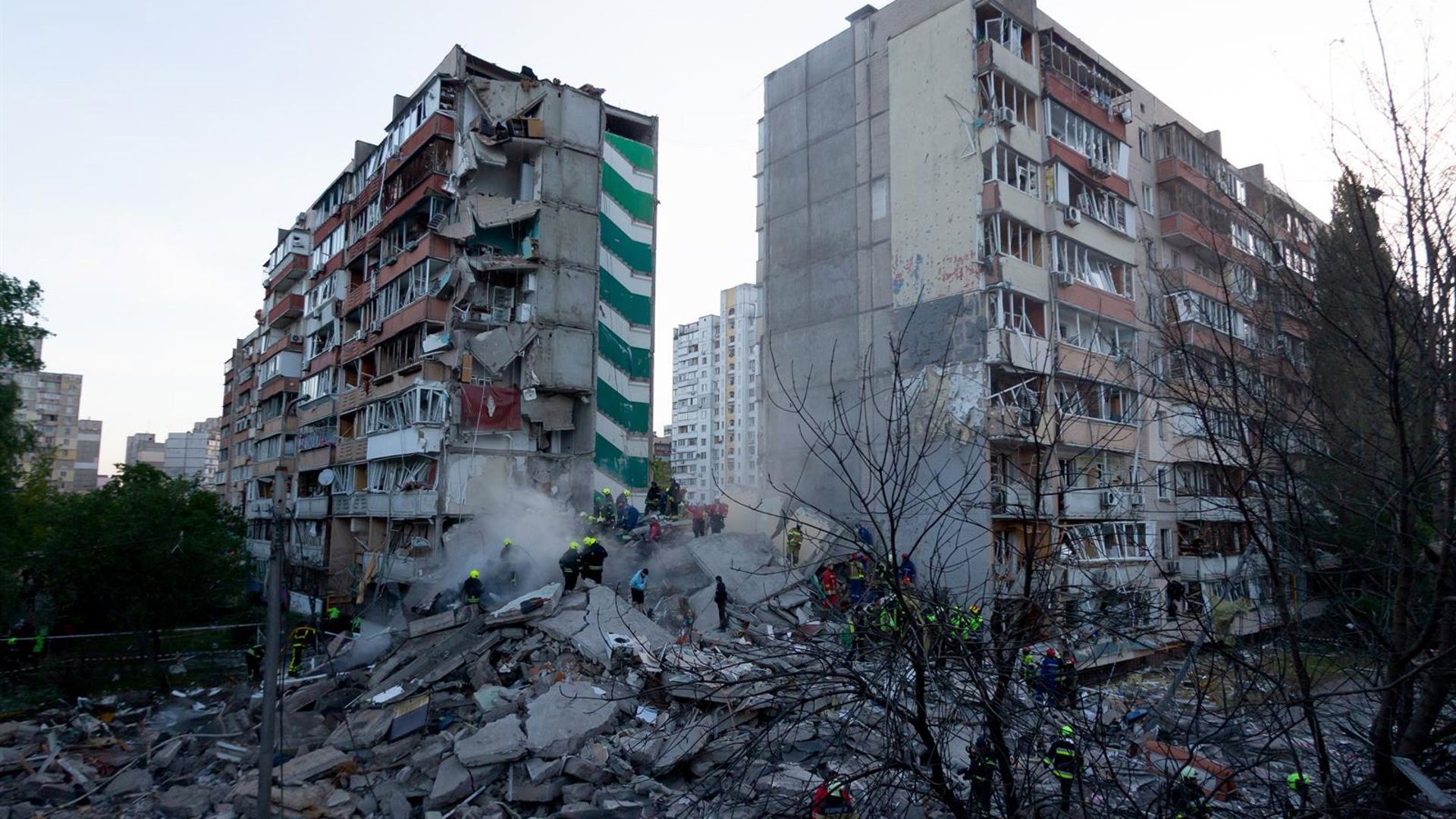 Al menos dos muertos y 83 heridos en un nuevo ataque masivo con misiles y drones rusos contra Kiev Al menos dos muertos y 83 heridos en un nuevo ataque masivo con misiles y drones rusos contra Kiev
