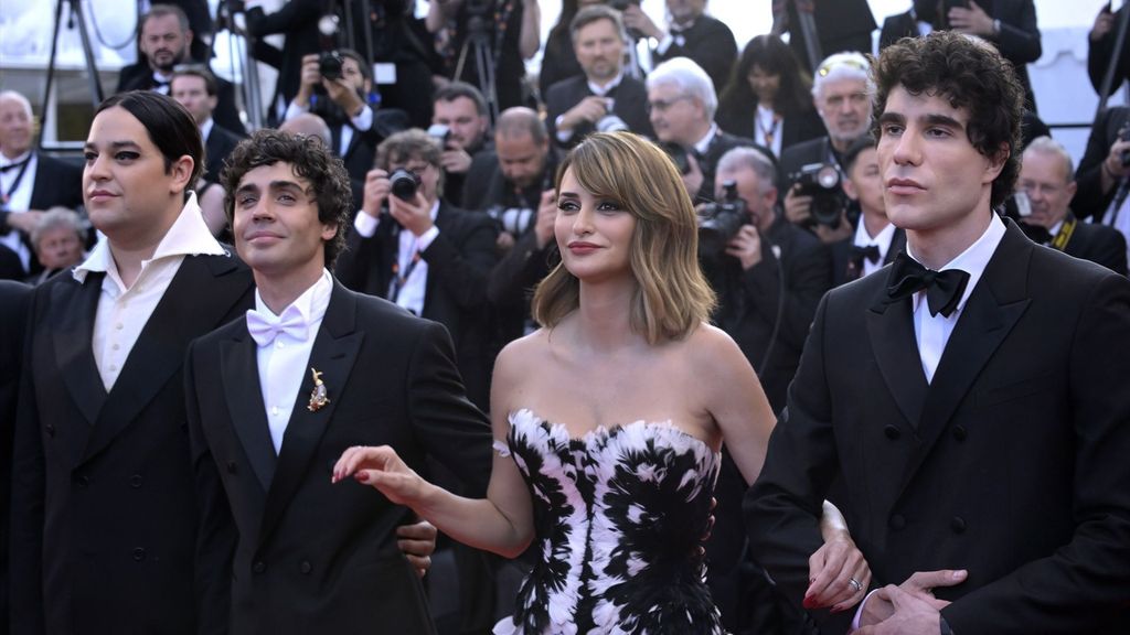 Desde Antonio Banderas hasta Paco León, los directores y actores se rinden ante Los Javis tras ganar el Premio a Mejor Dirección en Cannes: "Sois oro"