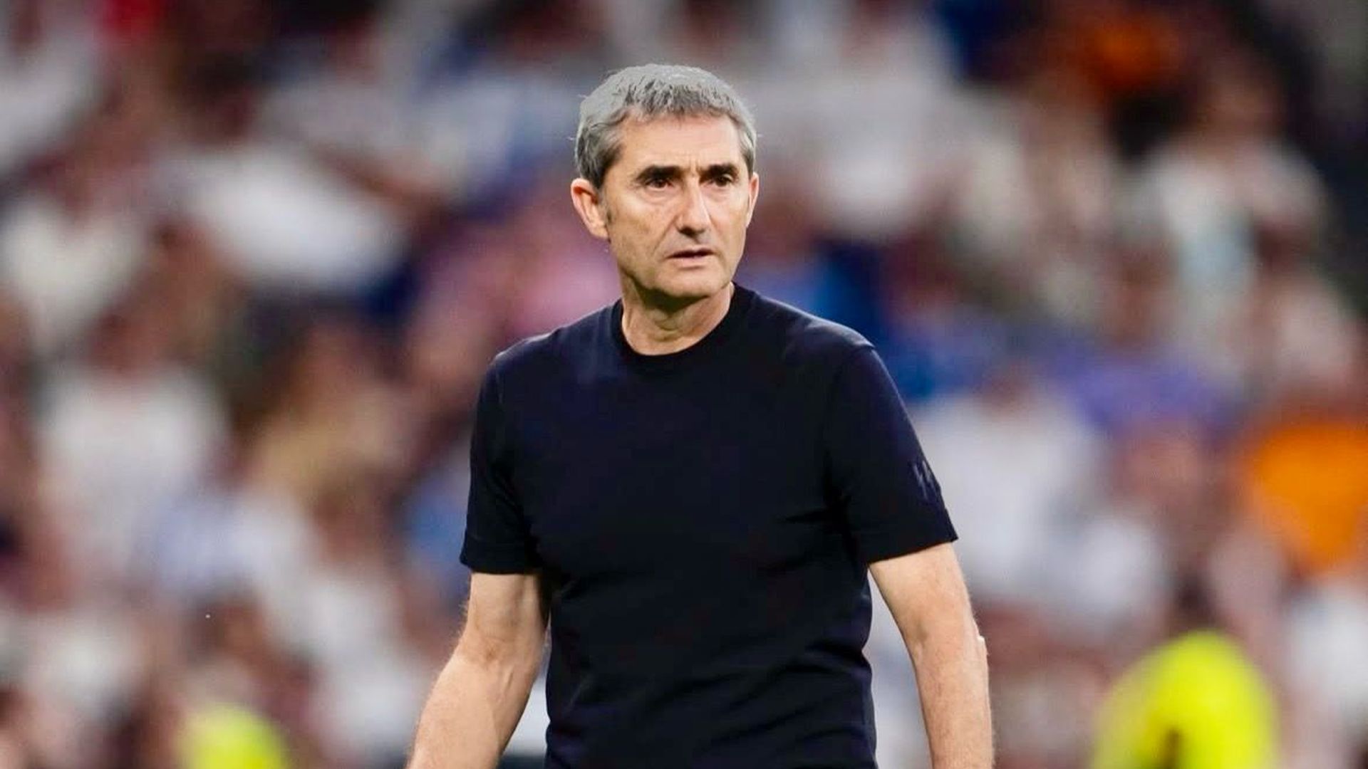 El técnico Ernesto Valverde dirige ante el Real Madrid en el Santiago Bernabéu