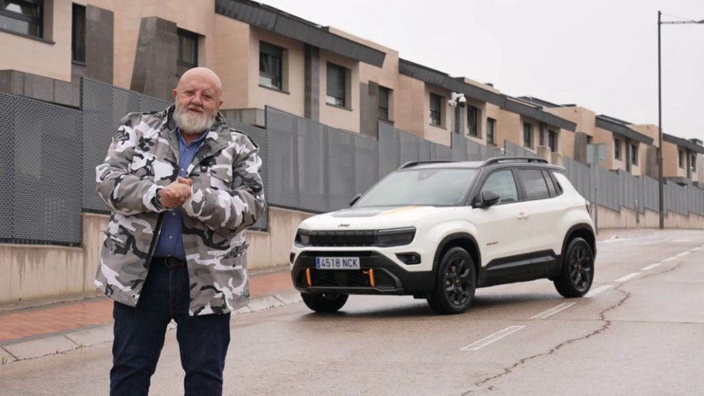 Gonzalo Serrano se sube al Jeep Avenger 4xe, el SUV microhíbrido con tracción 4x4 y edición limitada