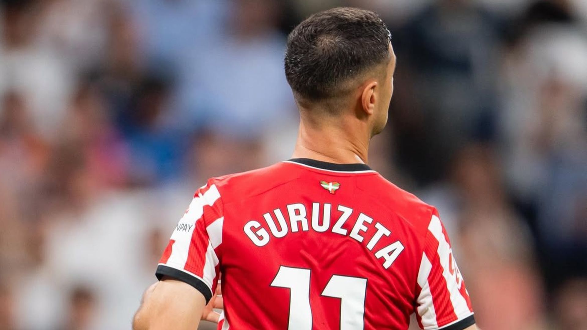 Gorka Guruzeta luce la nueva camiseta con el mapa de Euskal Herria en el Santiago Bernabéu