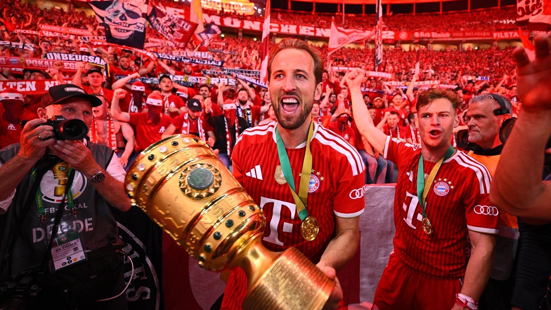 Harry Kane celebra la conquista de la DFB Pokal del Bayern