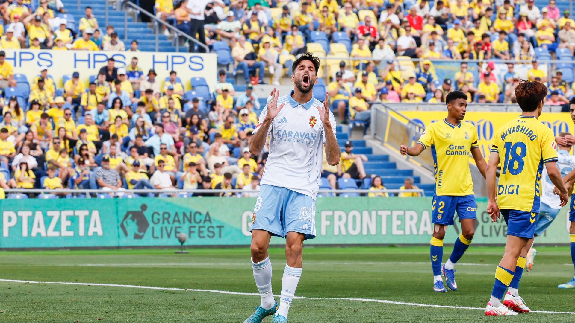 Kenan Kodro se lamenta durante el Las Palmas-Zaragoza Kenan Kodro se lamenta durante el Las Palmas-Zaragoza