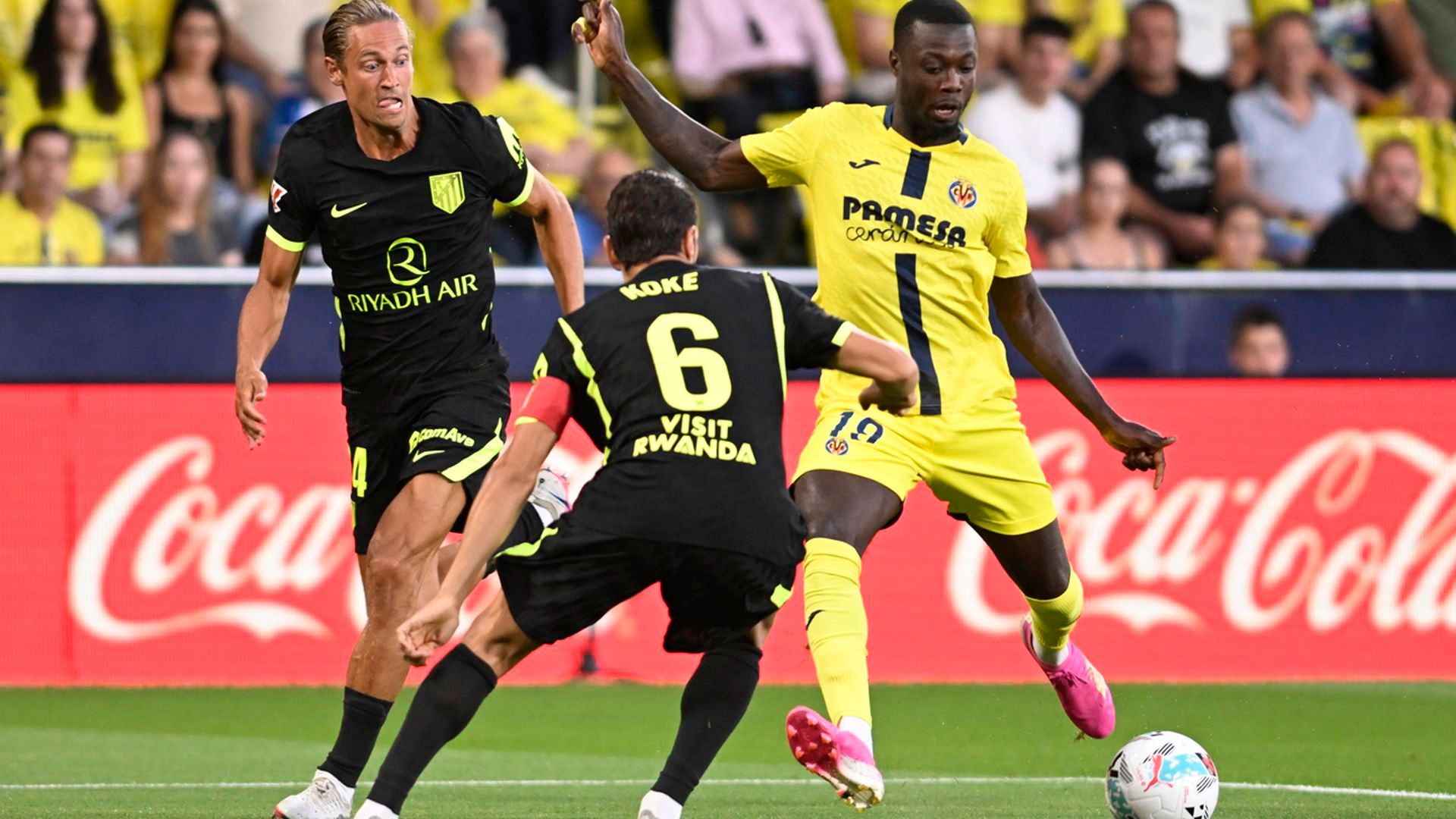 Koke defiende a Pépé en el Villarreal-Atlético