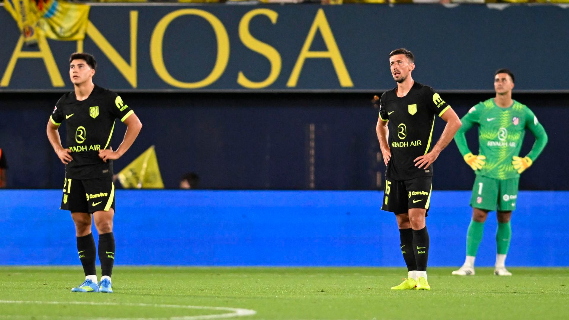 Los jugadores del Atlético contra el Villarreal Los jugadores del Atlético contra el Villarreal