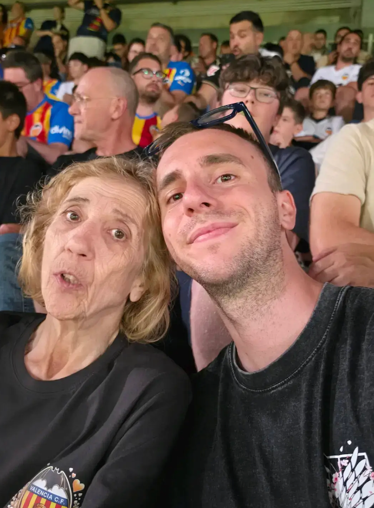 Luis Lozano y su madre en Mestalla