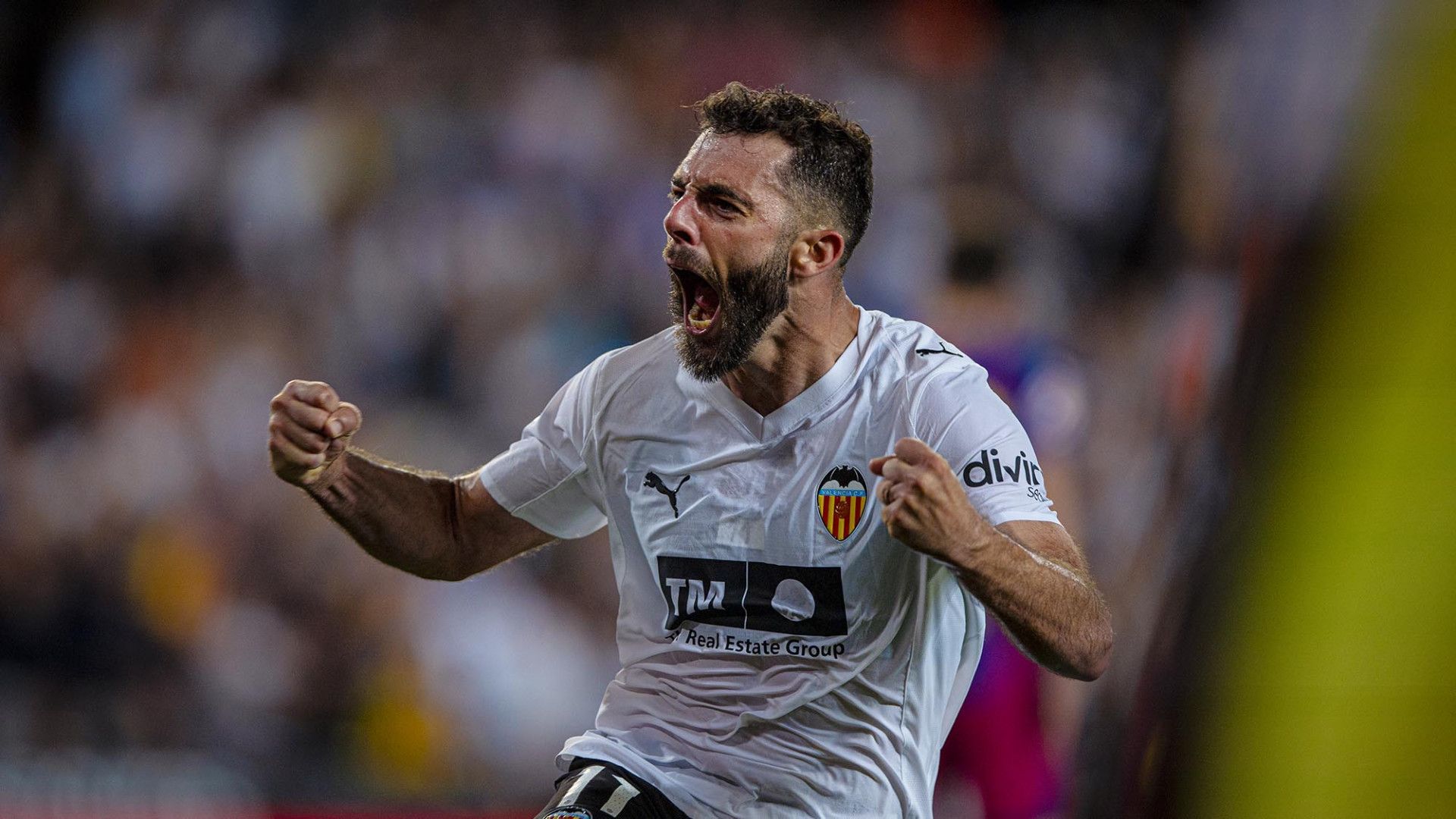 Luis Rioja celebra su gol ante el FC Barcelona