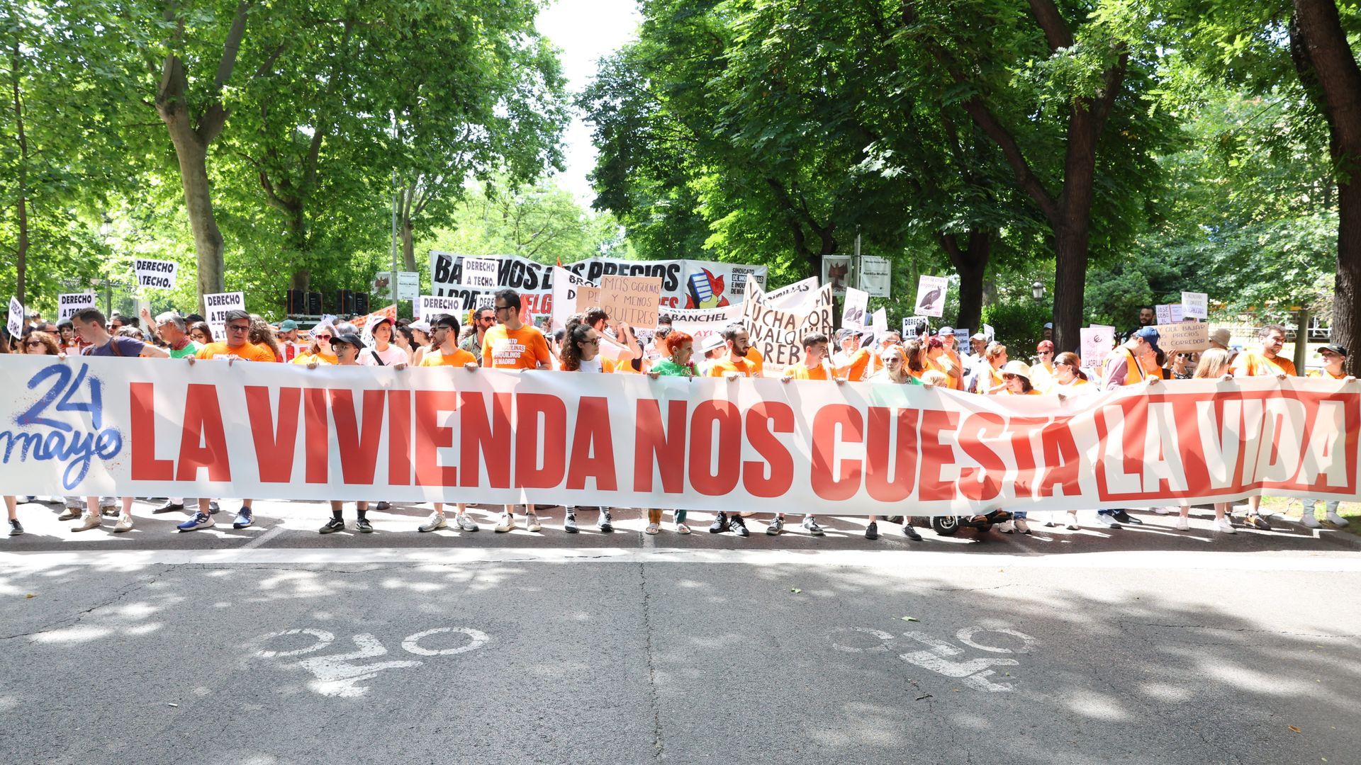 Manifestación por la vivienda en Madrid: reivindican "medidas urgentes" ante una "crisis sin precedentes" Manifestación por la vivienda en Madrid: reivindican "medidas urgentes" ante una "crisis sin precedentes"