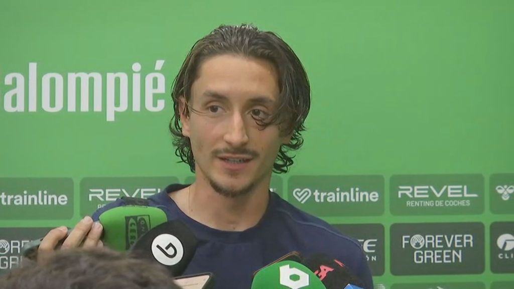 Las risas de Pablo Martínez por sus peticiones a Isco y Fornals durante el Betis - Levante