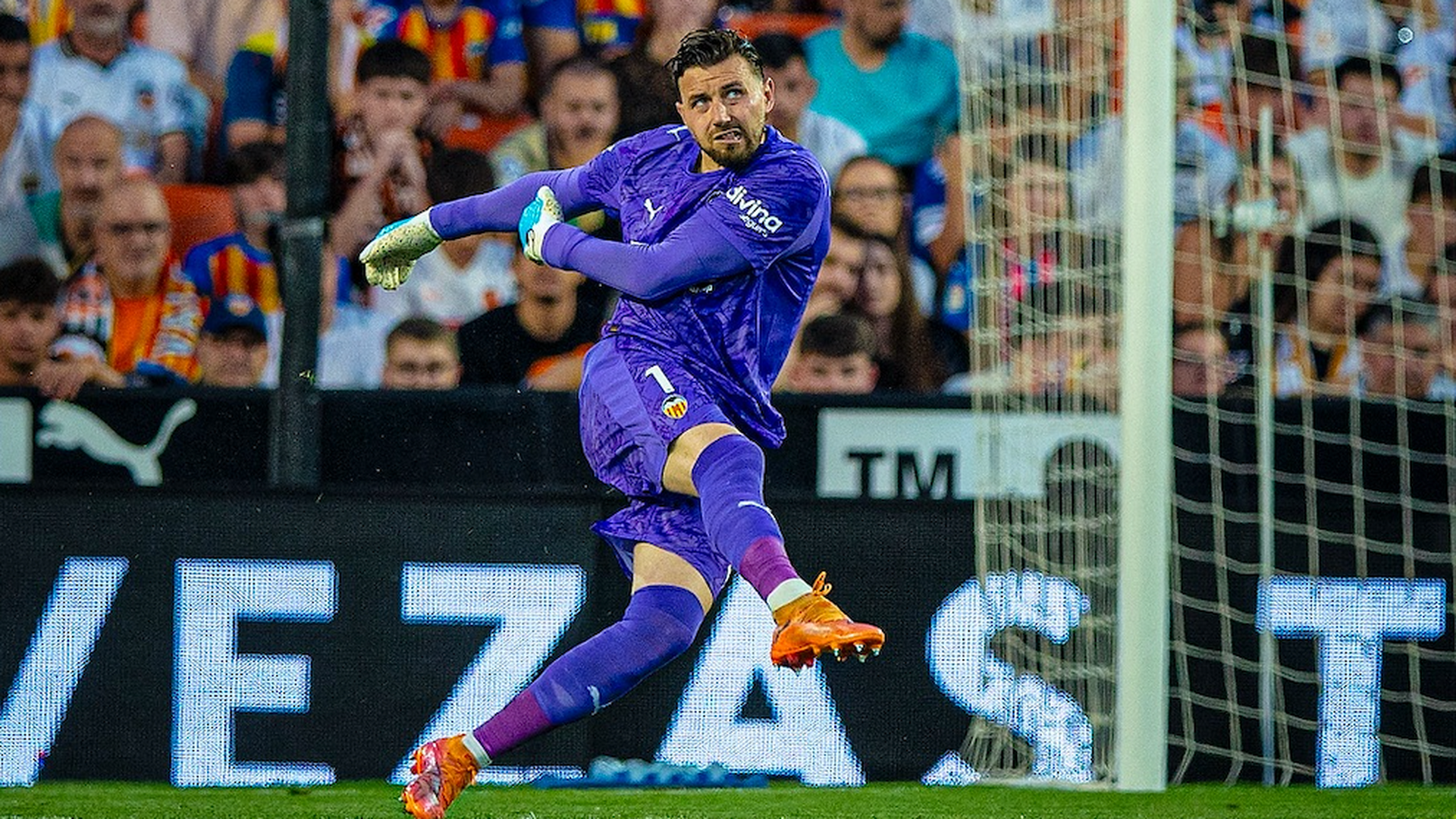 Stole Dimitrievski ante el Barça