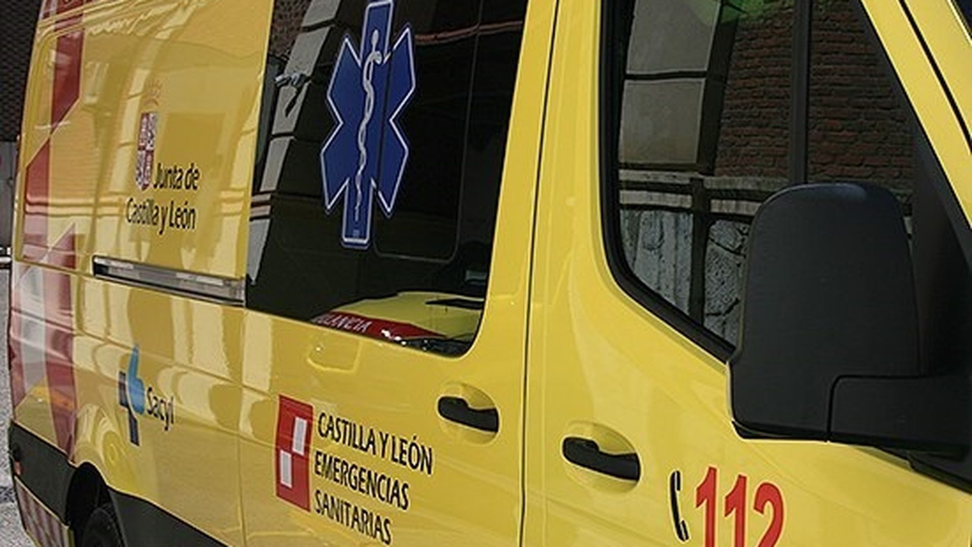 Trasladan a un músico al hospital tras caer parte del escenario sobre el que actuaba en Candelario, Salamanca Trasladan a un músico al hospital tras caer parte del escenario sobre el que actuaba en Candelario, Salamanca