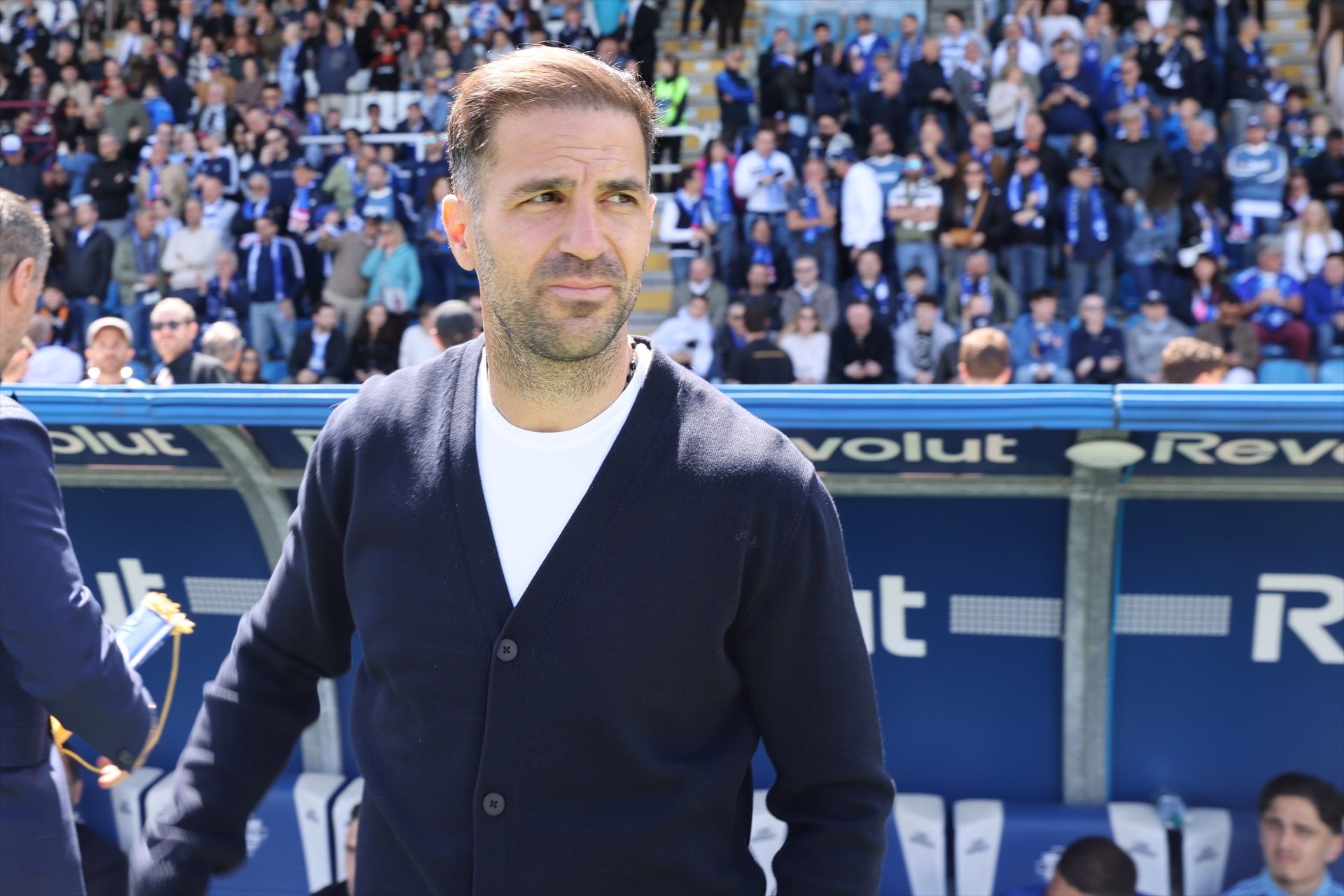 Cesc Fábregas antes de un partido del Como esta temporada