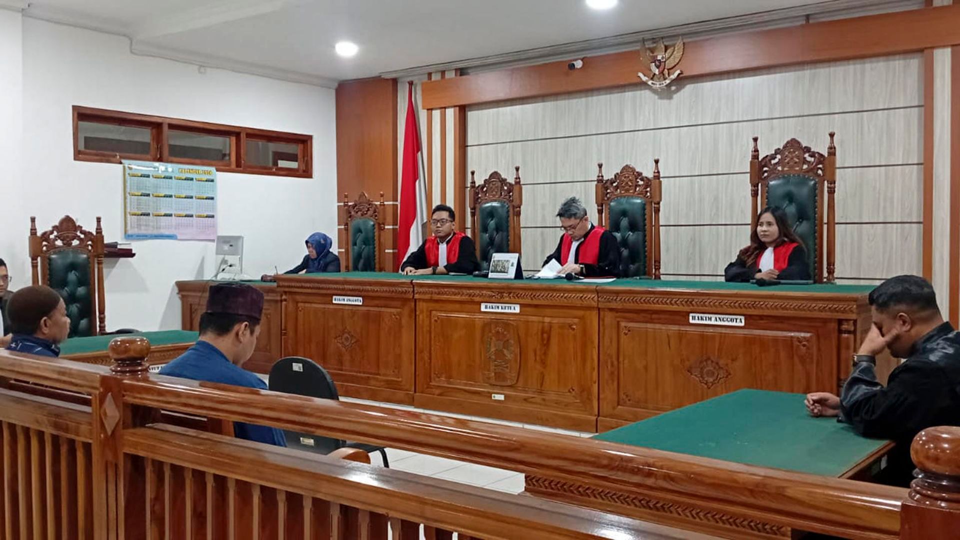 Condenado a tres años de cárcel el capitán del barco en el que murieron cuatro valencianos en Indonesia en Navidad Condenado a tres años de cárcel el capitán del barco en el que murieron cuatro valencianos en Indonesia en Navidad
