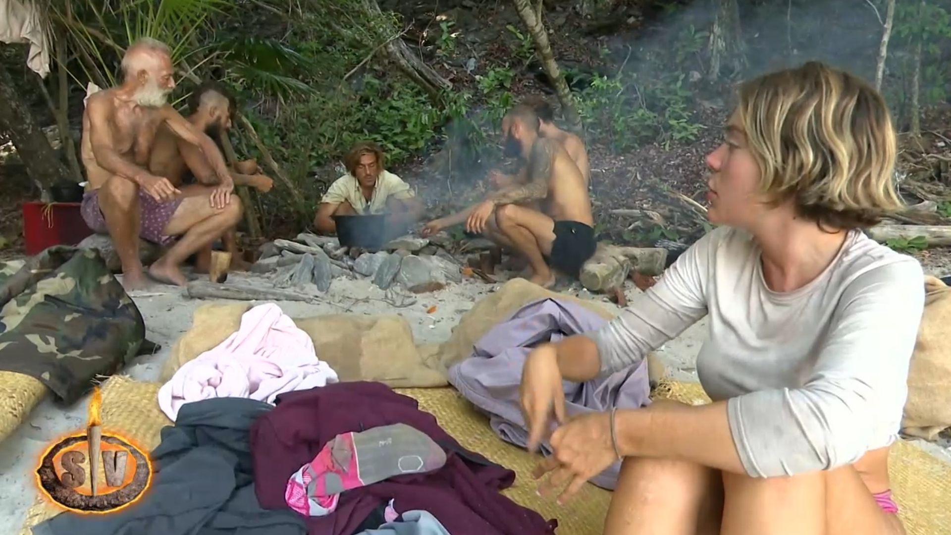 Crecen las sospechas en la playa sobre si Claudia ha podido ser o no la causante del robo de la lata