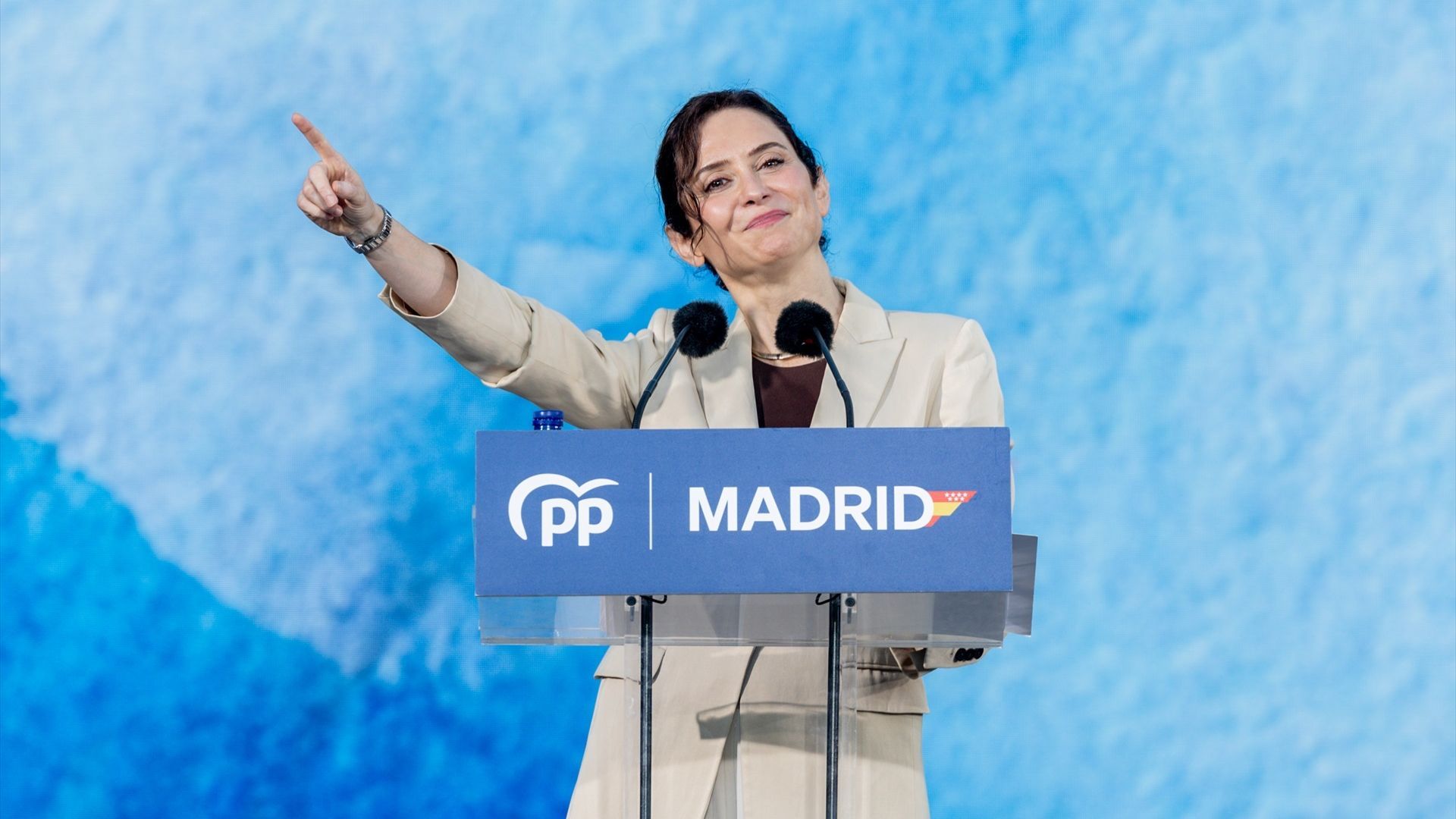 El Gobierno de Isabel Díaz Ayuso desmiente que haya copago a los enfermos de ELA en Madrid: "Es falso y una burda manipulación” El Gobierno de Isabel Díaz Ayuso desmiente que haya copago a los enfermos de ELA en Madrid: "Es falso y una burda manipulación”