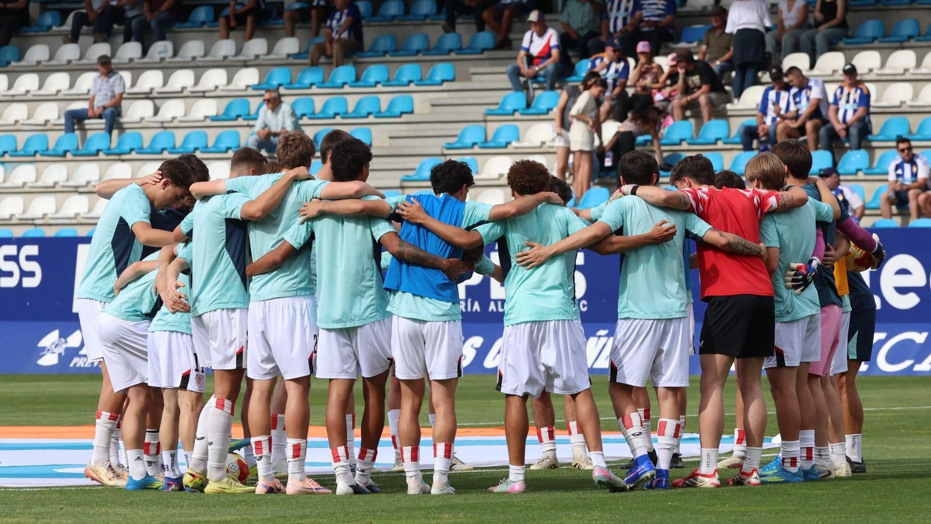 Jugadores del Bilbao Athletic, durante un partido esta temporada.