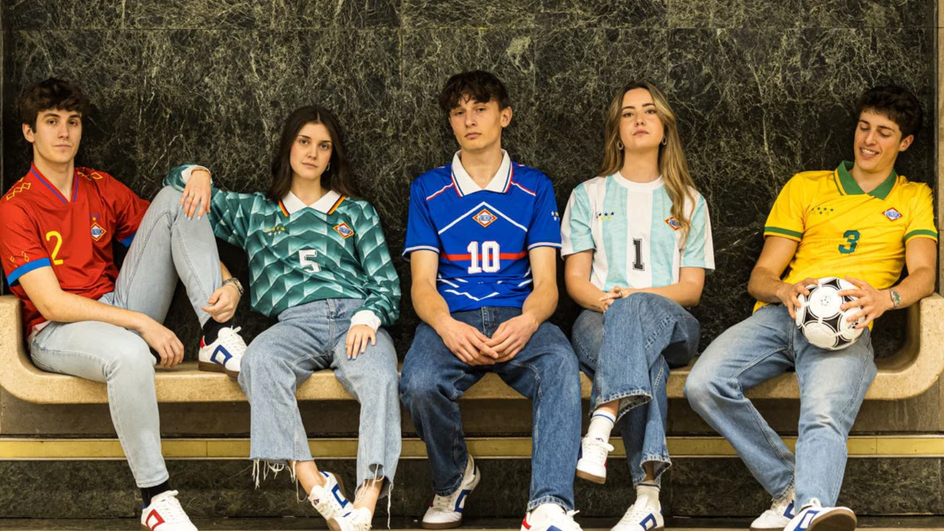 Metro lanza una colección de camisetas inspirada en cinco míticas selecciones campeonas del mundo: detalles y precios Metro lanza una colección de camisetas inspirada en cinco míticas selecciones campeonas del mundo: detalles y precios