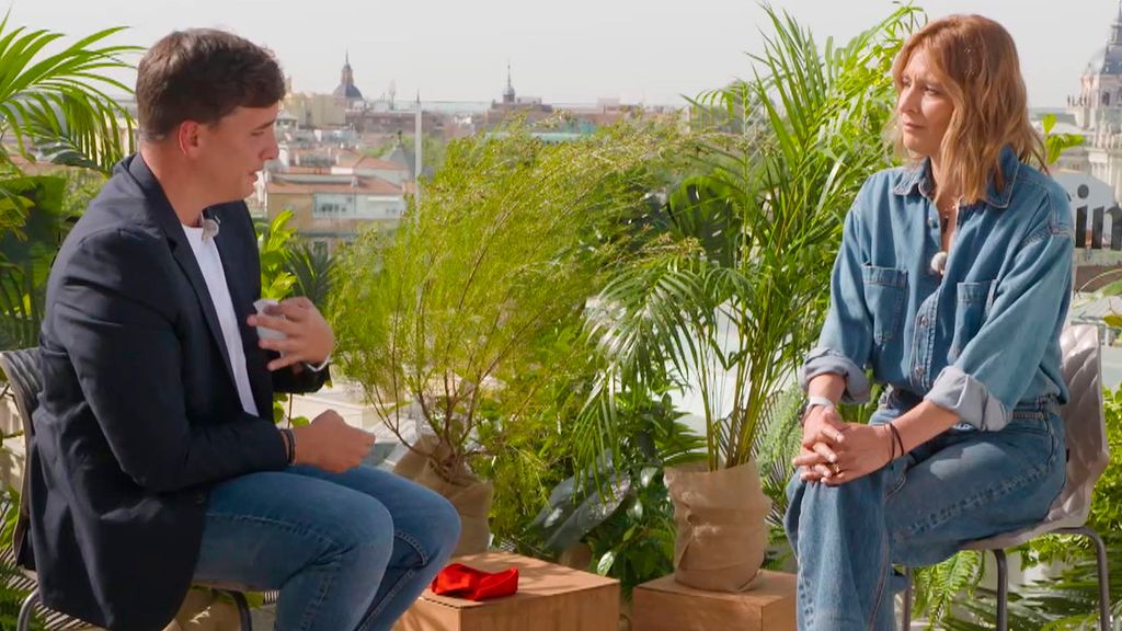 Xuso Jones se rompe al recordar los momentos más emotivos de ‘Lo sabe, no lo sabe’ junto a Sandra Barneda en su propia ‘Hoguera de confrontación’