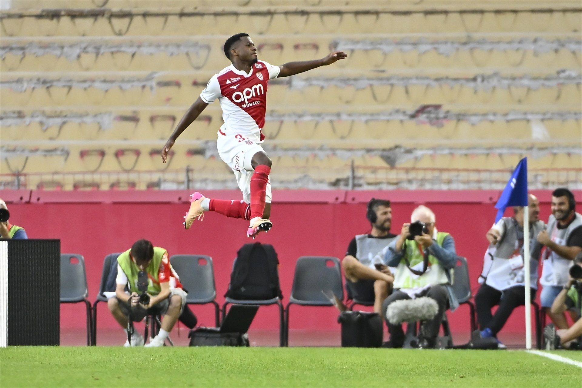 Ansu Fati celebrando un gol con el Mónaco esta temporada