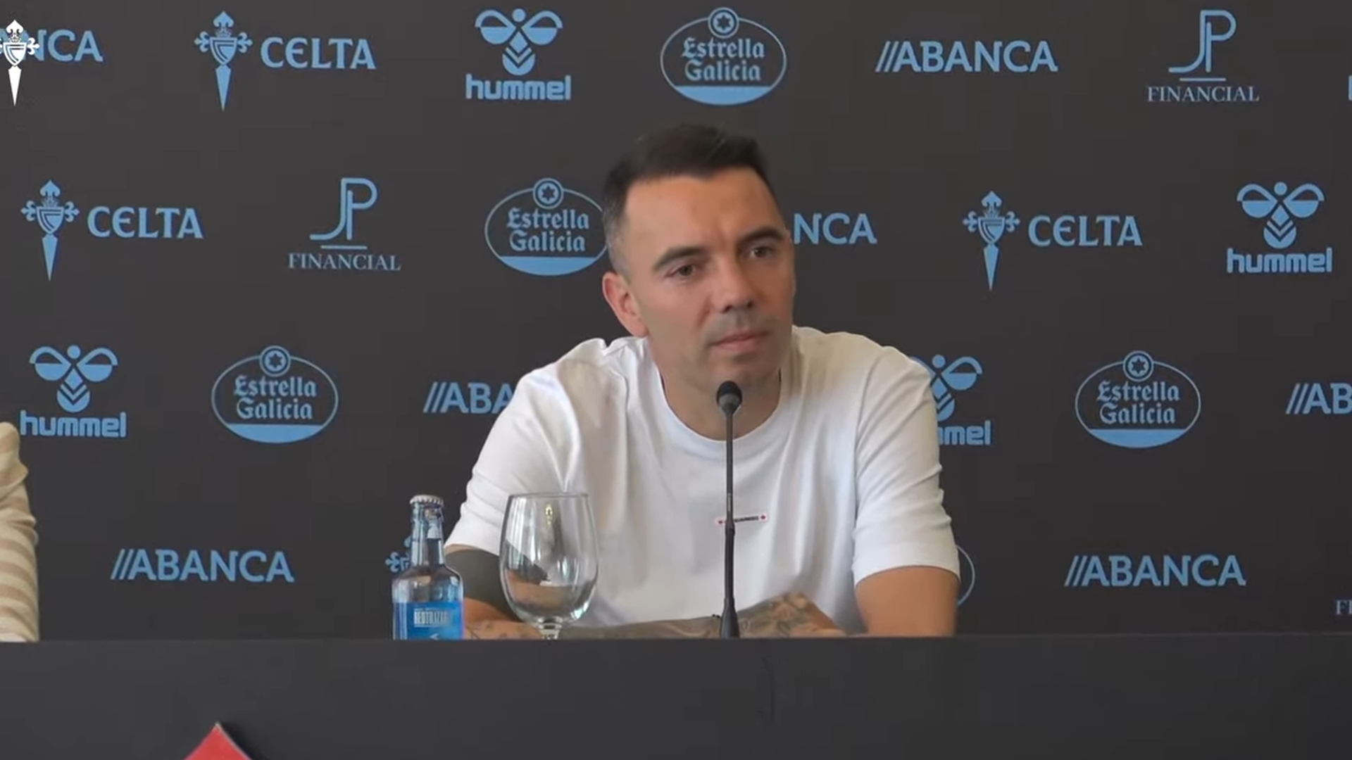 El capitán celeste en su acto de renovación El capitán celeste en su acto de renovación