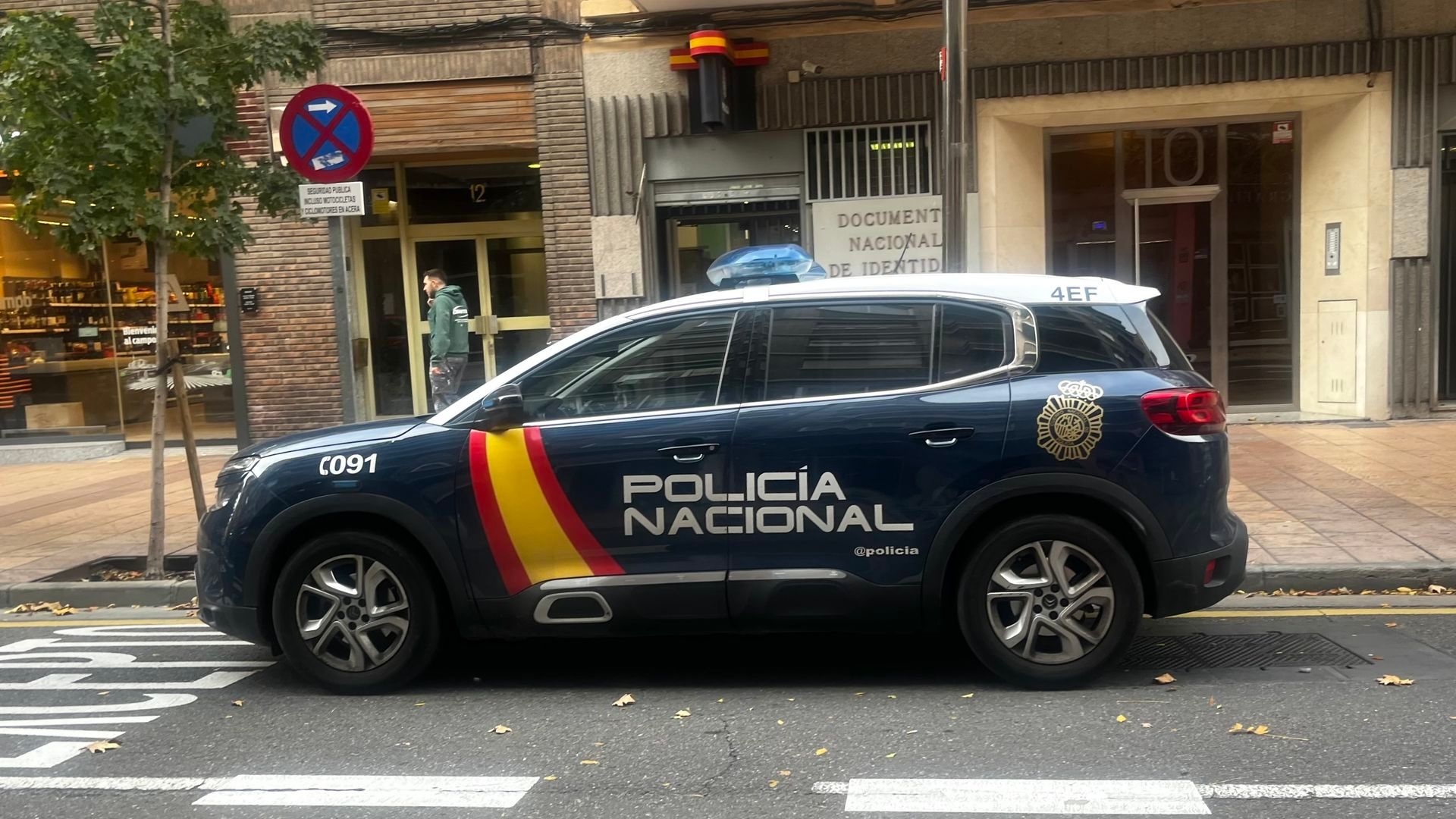 Investigan un presunto intento de secuestro de dos niñas de 11 años en Zaragoza cuando se encontraban paseando al perro Investigan un presunto intento de secuestro de dos niñas de 11 años en Zaragoza cuando se encontraban paseando al perro