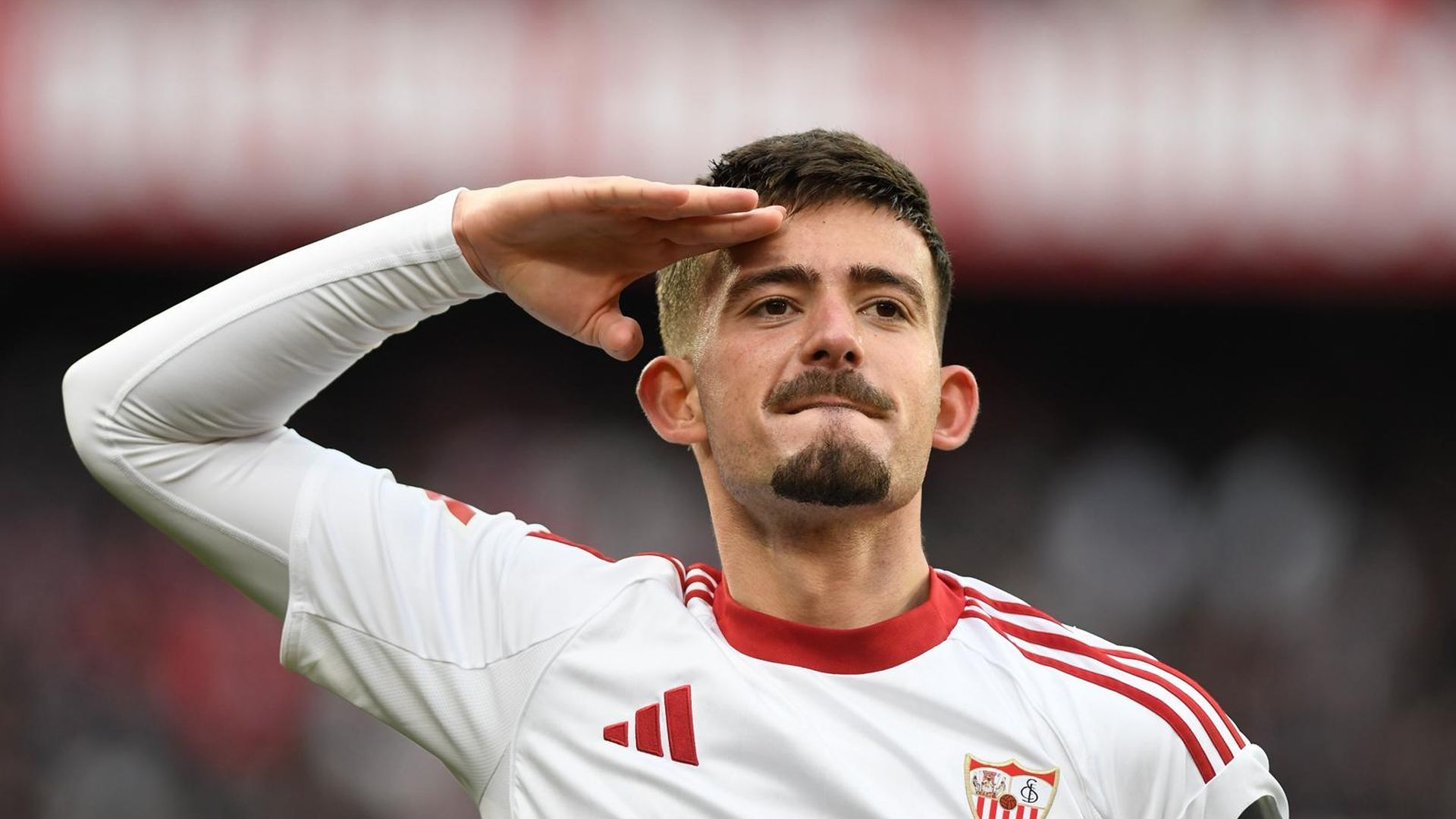 Kike Salas celebra su gol al Girona
