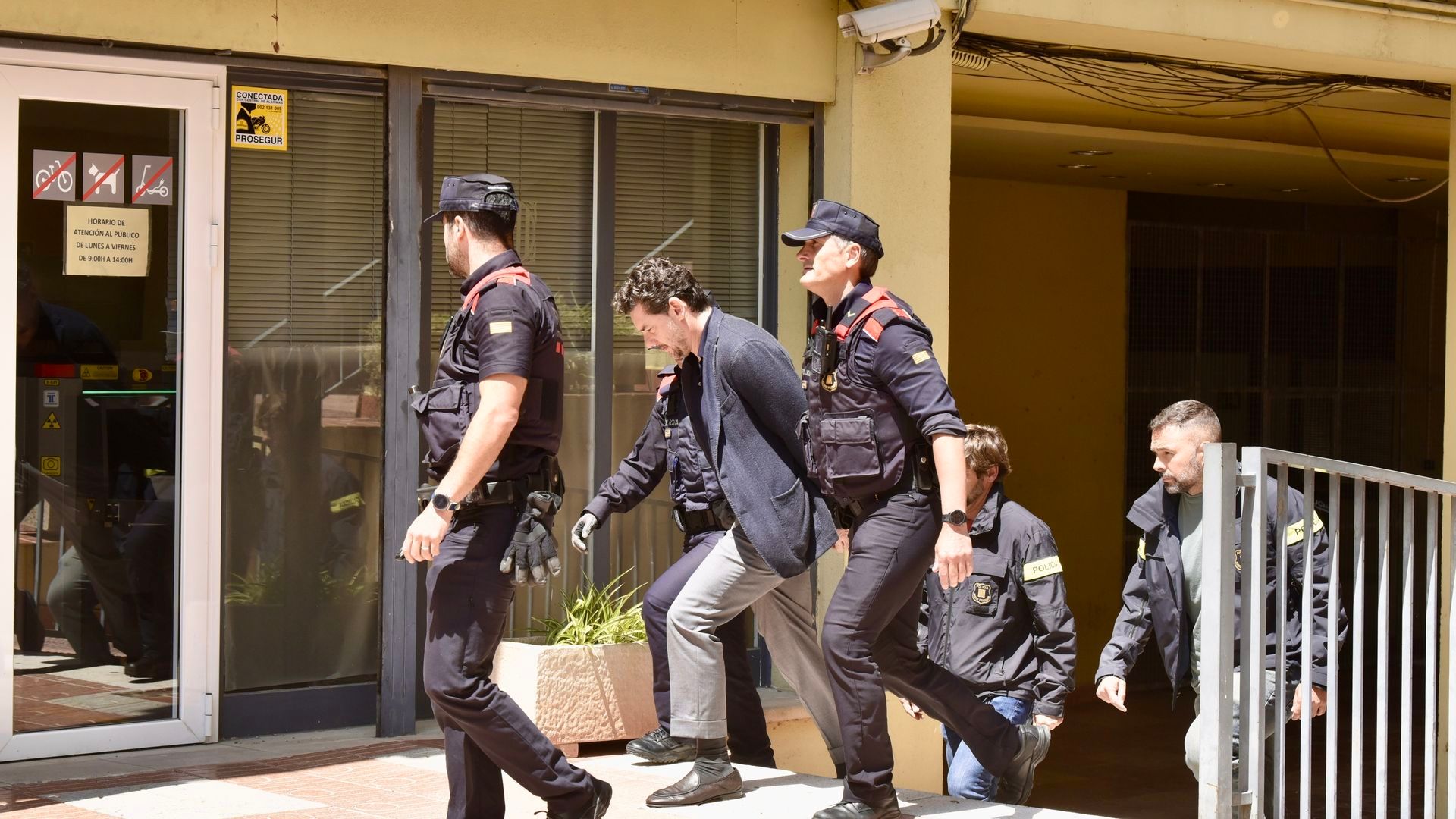 La familia Andic apoya "incondicionalmente" que Jonathan se aparte de Mango: 'La conjetura del homicidio es inconsistente" La familia Andic apoya "incondicionalmente" que Jonathan se aparte de Mango: 'La conjetura del homicidio es inconsistente"