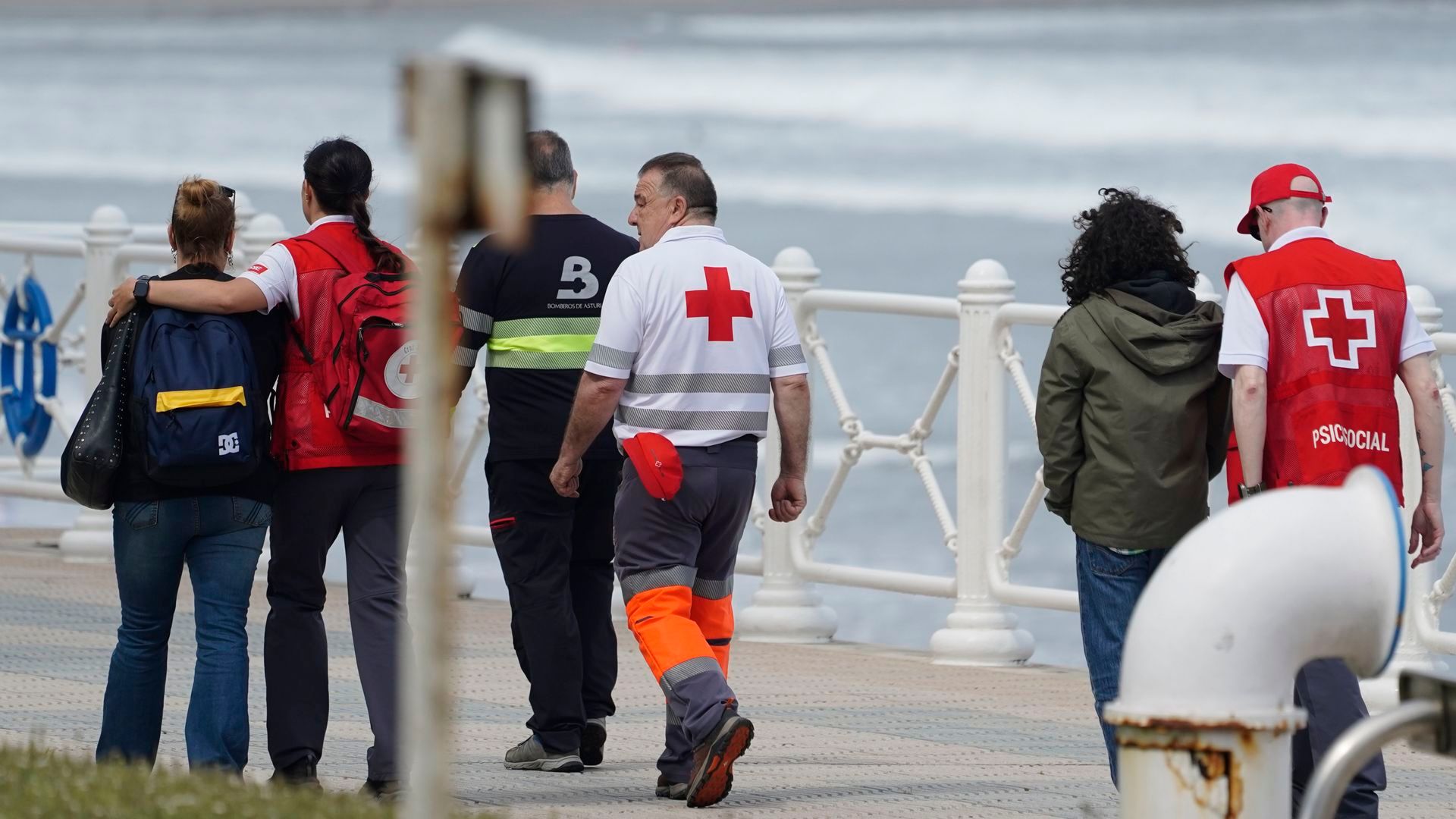 La familia del joven desaparecido en una playa de Salinas: "Me dijo que él no se metía muy dentro del agua"