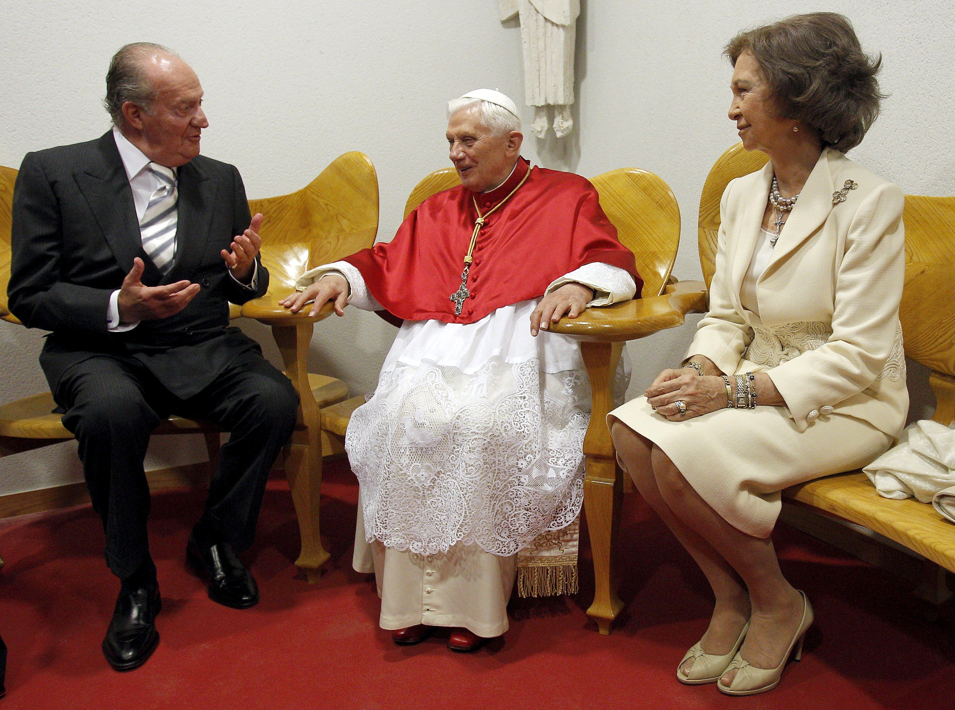 Benedicto XVI con el rey Juan Carlos y la reina Sofía