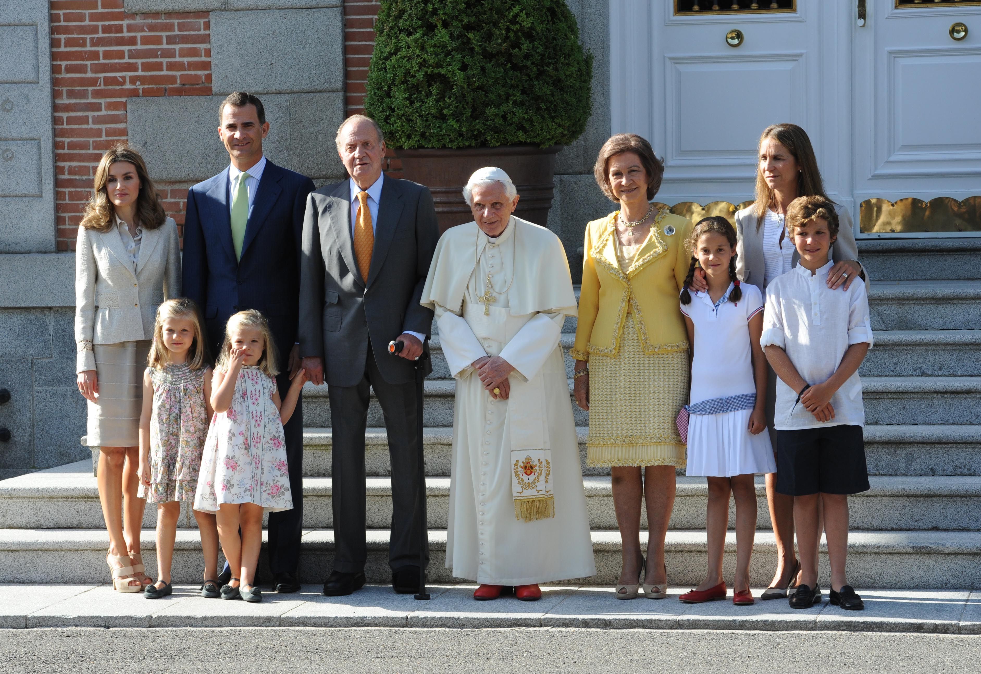 Familia real con Benedicto XVI en 2010