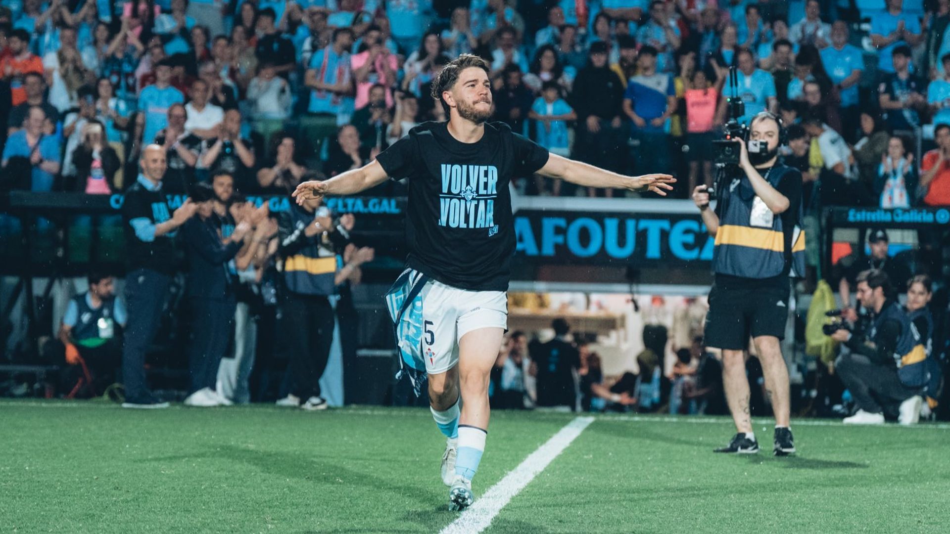 Sergio Carreira celebra la clasificación a Europa Sergio Carreira celebra la clasificación a Europa