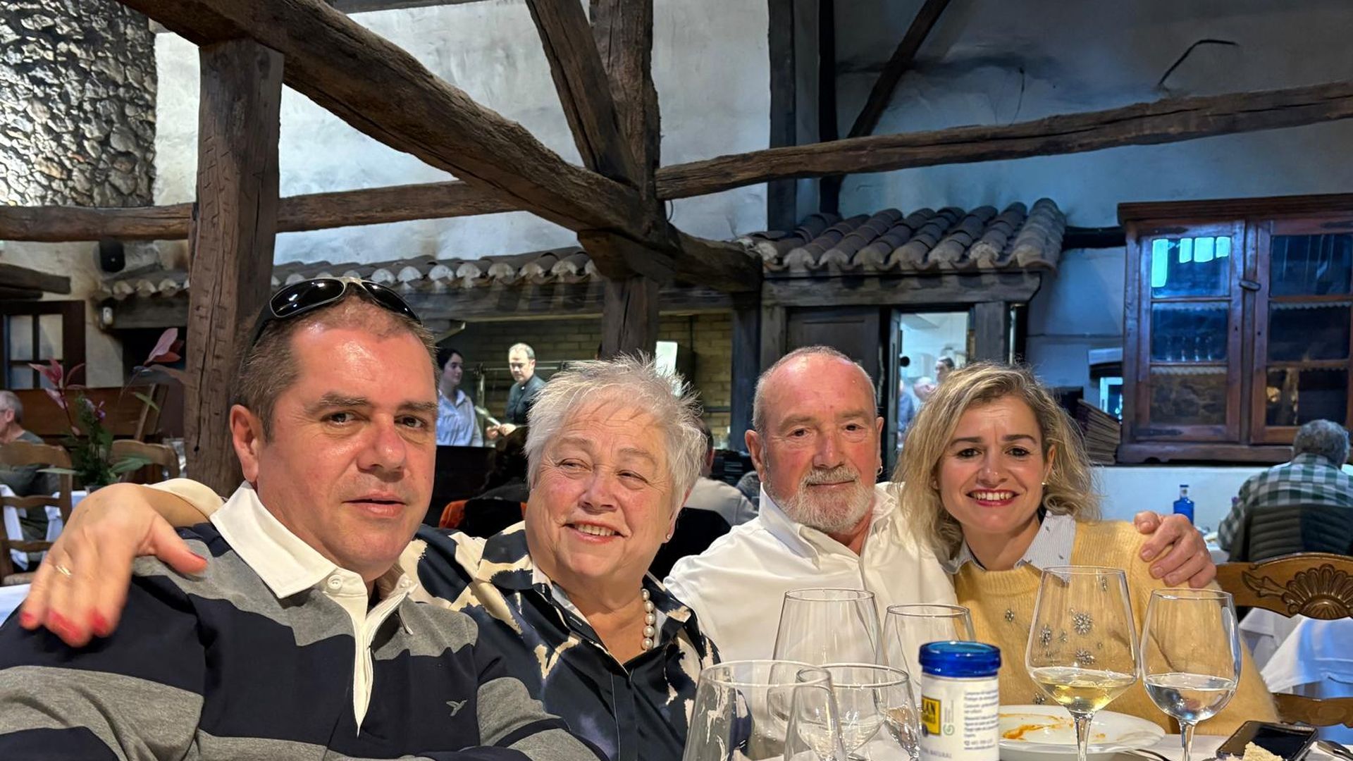 Amagoia y su hermano fallecido, junto a sus padres Amagoia y su hermano fallecido, junto a sus padres