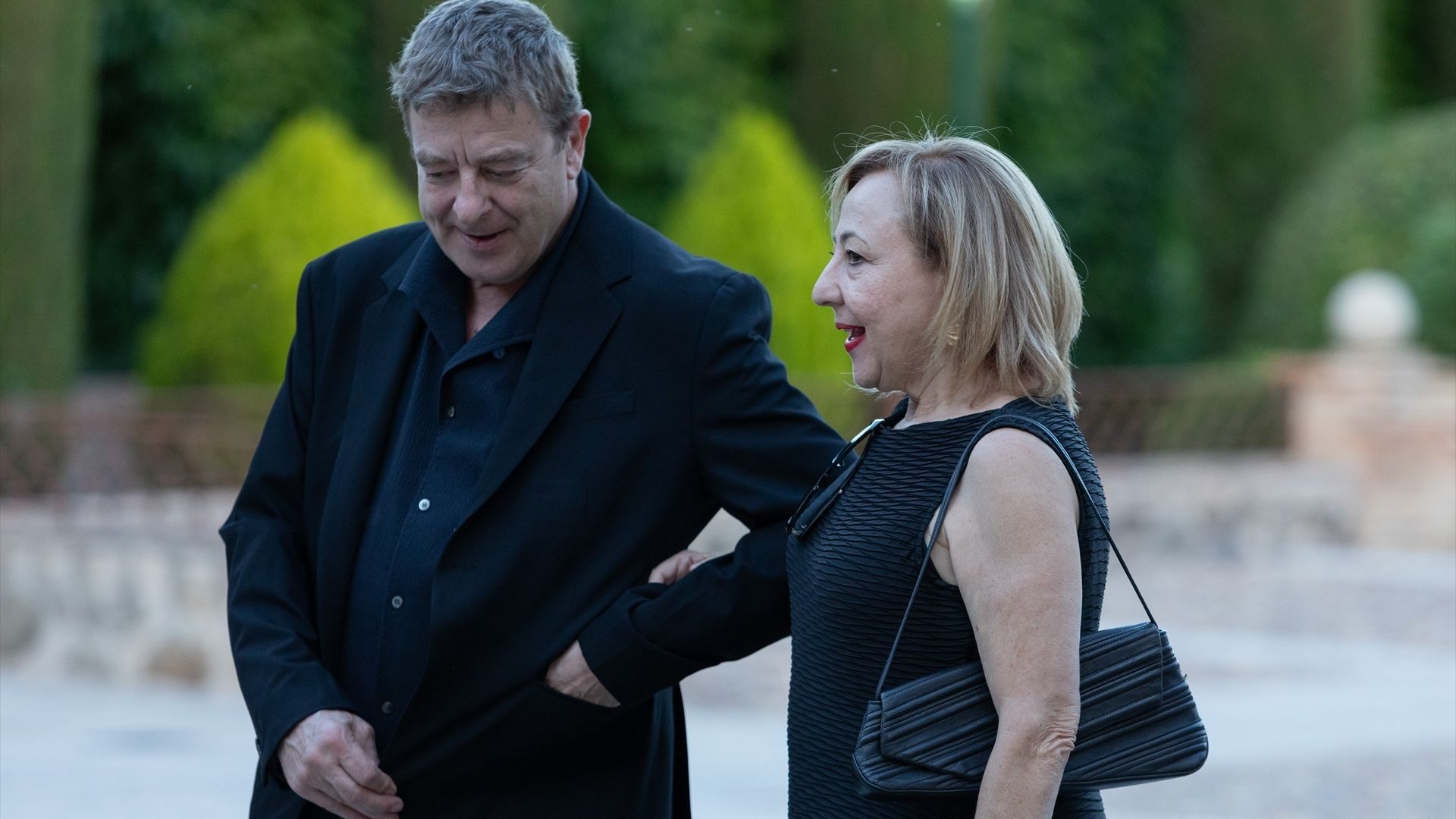 Carmen Machi y su novio Vicente, llegando a la finca de Toledo donde se ha celebrado la cena y recepción de las Medallas de Oro al Mérito en las Bellas Artes