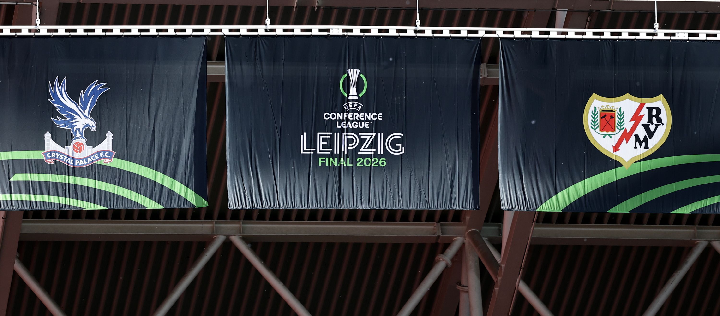 Crystal Palace y Rayo Vallecano se disputan la final de la Conference League en Leipzig, donde se han producido altercados entre aficionados