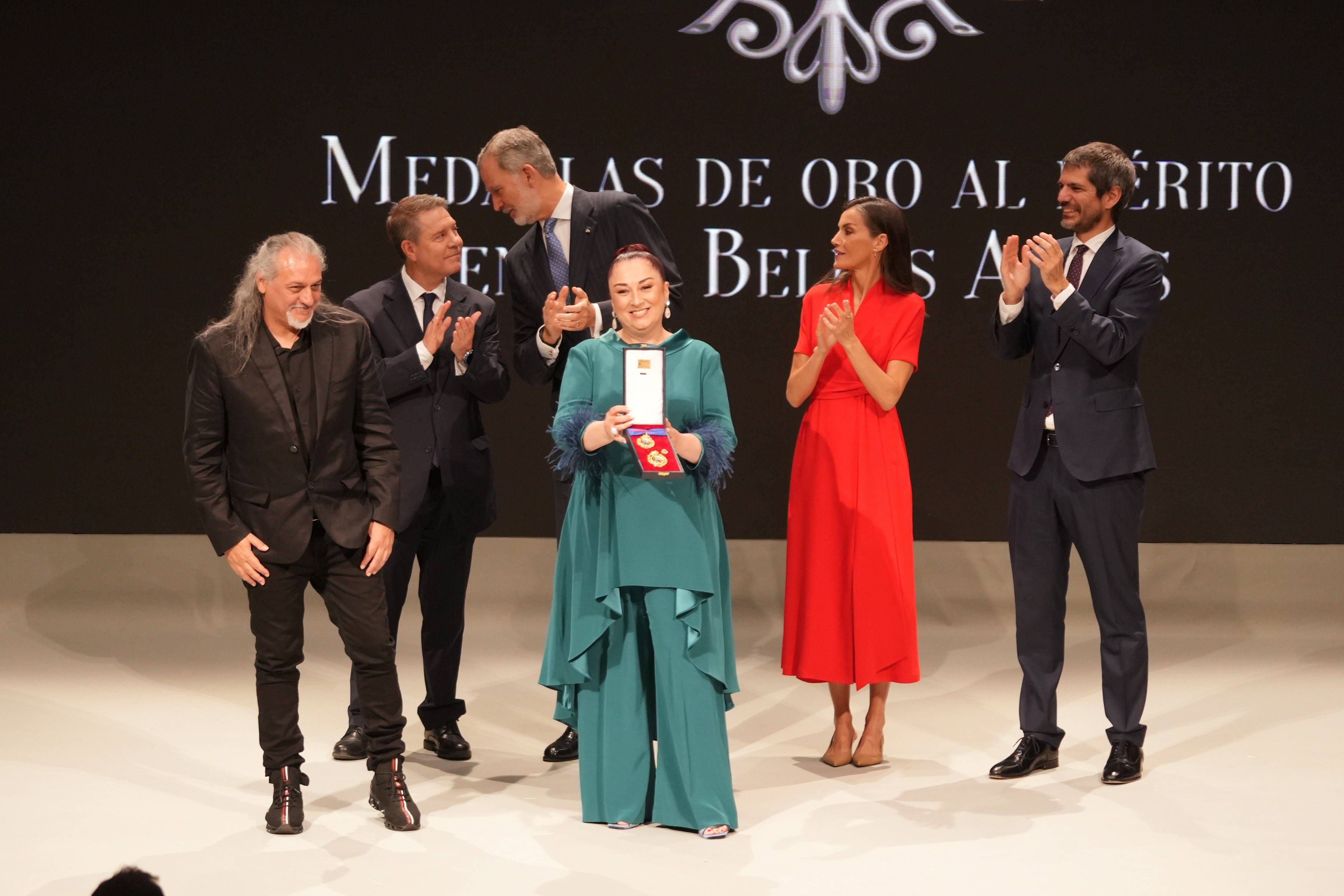 Camela, recogiendo su medalla