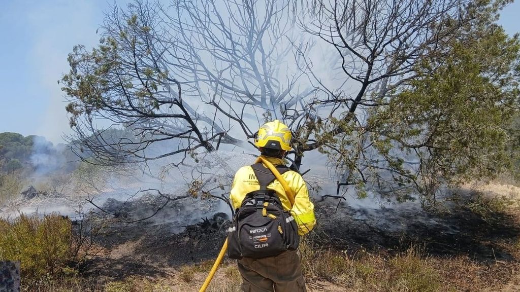 Estabilizan el incendio de Almonte, Huelva, tras cuatro días de lucha contra el fuego
