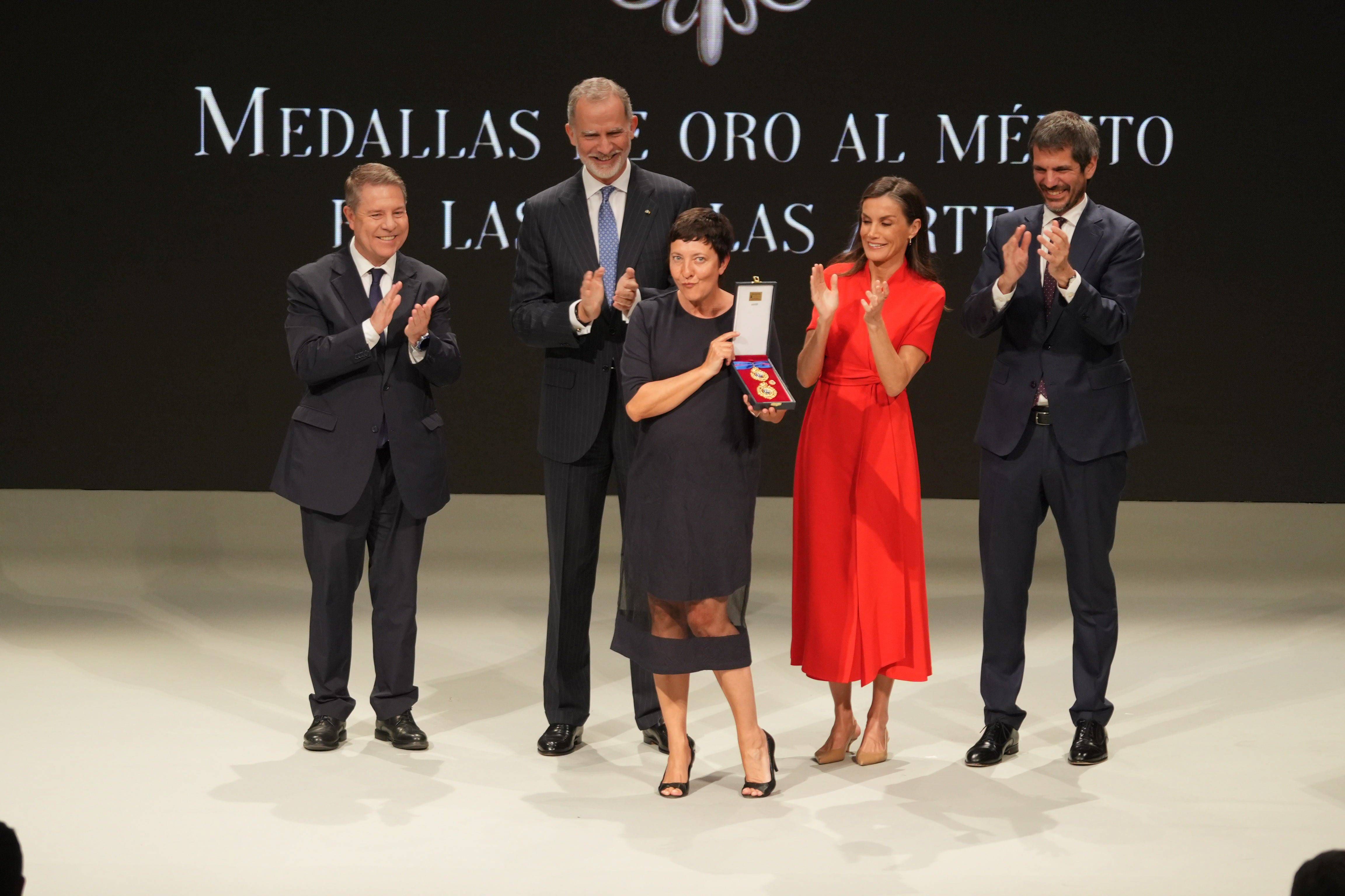 Eva Hache, recogiendo su medalla