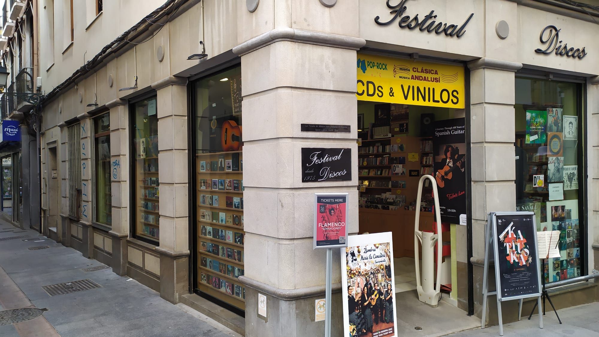 Fachada de Festival Discos