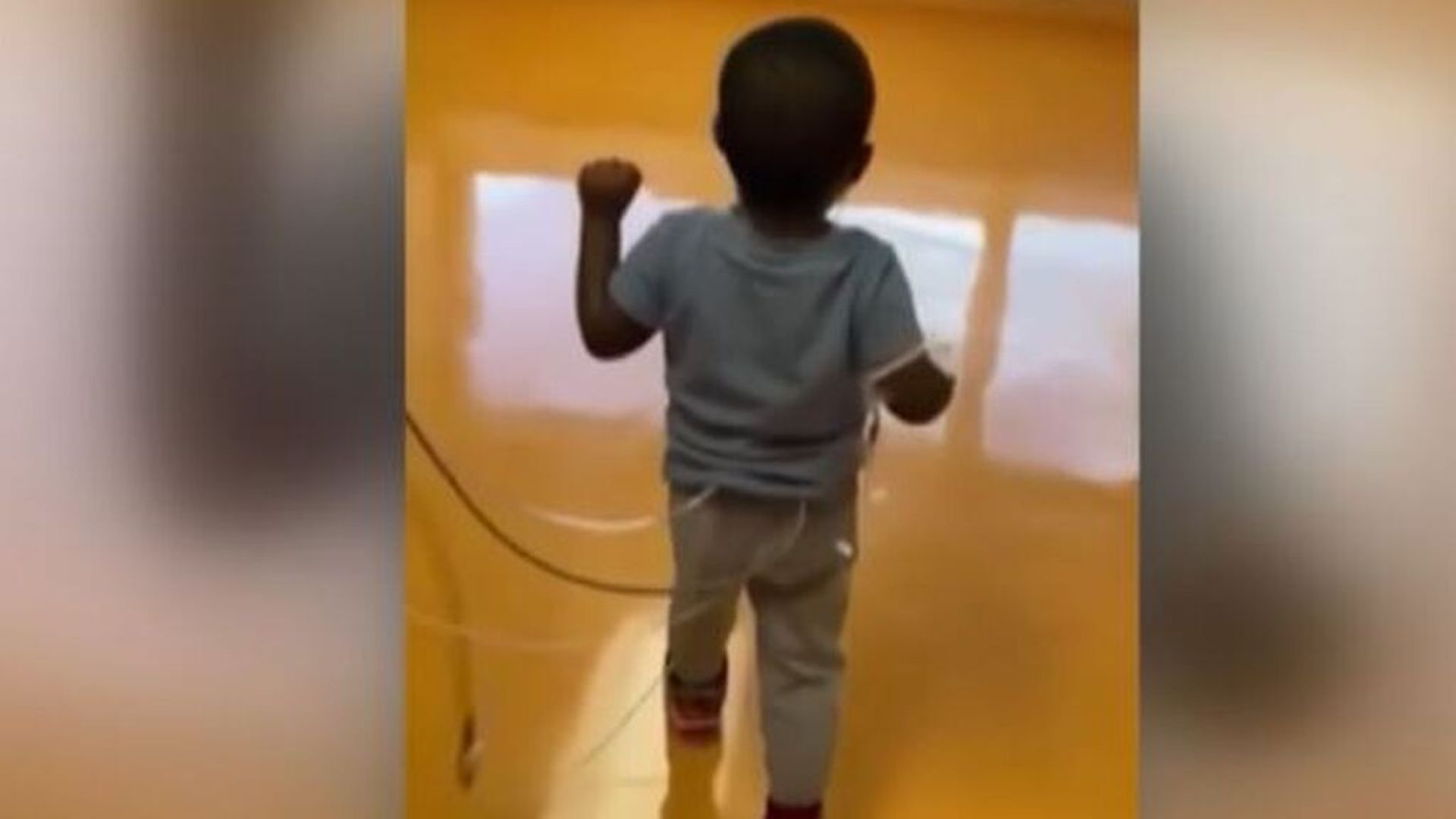 Feliz regreso a casa de un niño de 3 años tras recibir un trasplante de corazón