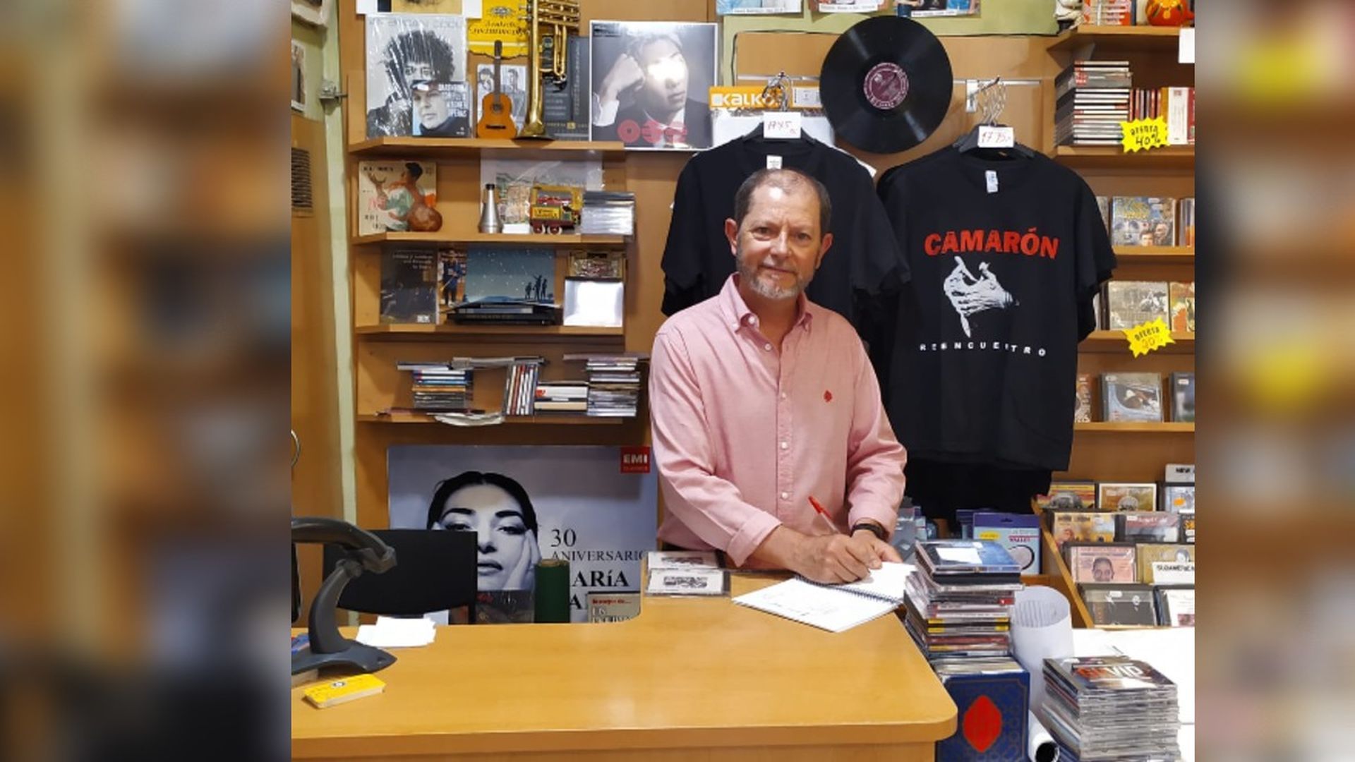 Francisco, dueño de la tienda de discos mas antigua de España Francisco, dueño de la tienda de discos mas antigua de España