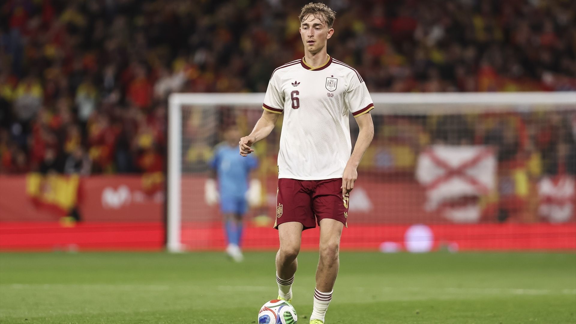 Huijsen, en un partido de España Huijsen, en un partido de España