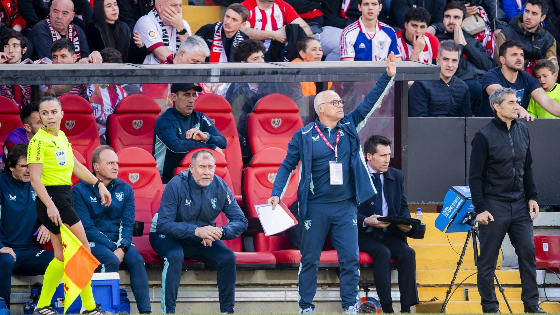 Jon Aspiazu sale con ernesto Valverde del cuerpo técnico rojiblanco Jon Aspiazu sale con ernesto Valverde del cuerpo técnico rojiblanco