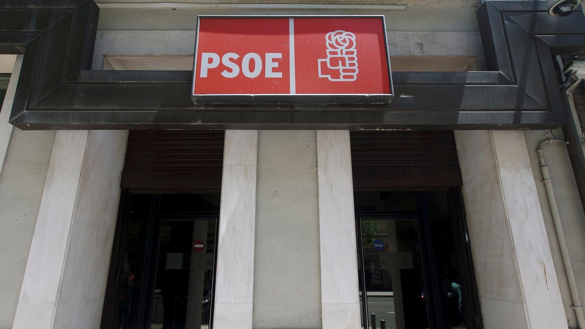 La UCO registra la sede del PSOE en Ferraz en una investigación por financiación ilegal: la última hora en Ferraz La UCO registra la sede del PSOE en Ferraz en una investigación por financiación ilegal: la última hora en Ferraz