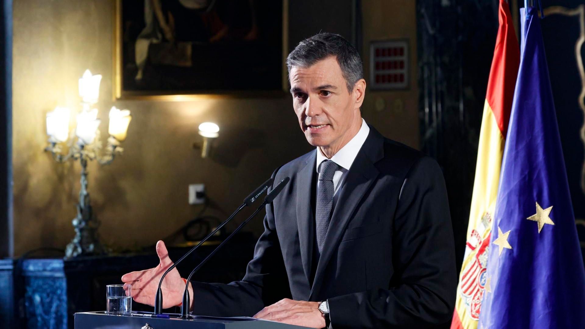 Pedro Sánchez reafirma su “apoyo a Zapatero”, reitera la colaboración con la Justicia tras el requerimiento de la UCO en Ferraz y rechaza convocar elecciones Pedro Sánchez reafirma su “apoyo a Zapatero”, reitera la colaboración con la Justicia tras el requerimiento de la UCO en Ferraz y rechaza convocar elecciones