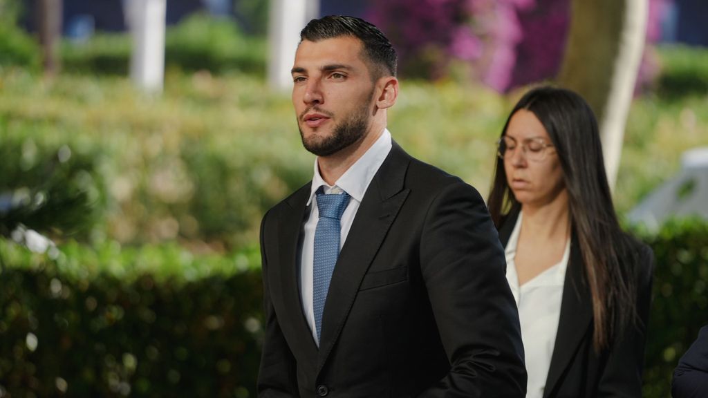 Así ha sido la llegada de Rafa Mir a la Audiencia Provincial de Valencia