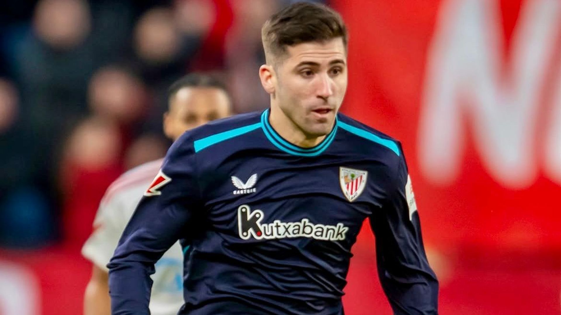 Carrera del lateral navarro Jesús Areso en un partido en Sevilla