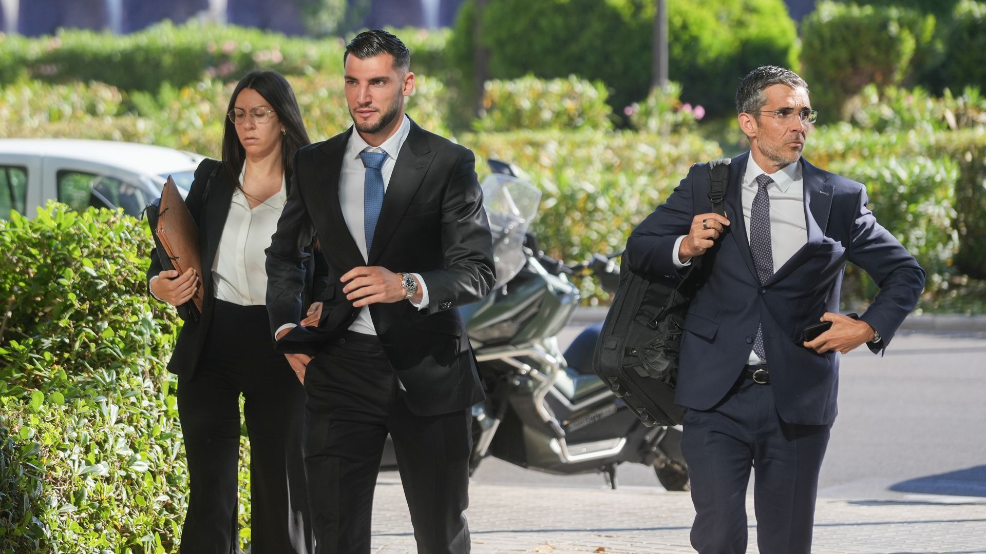 El futbolista Rafa Mir comparece ante la Audiencia de Valencia para ser juzgado por presunta agresión sexual