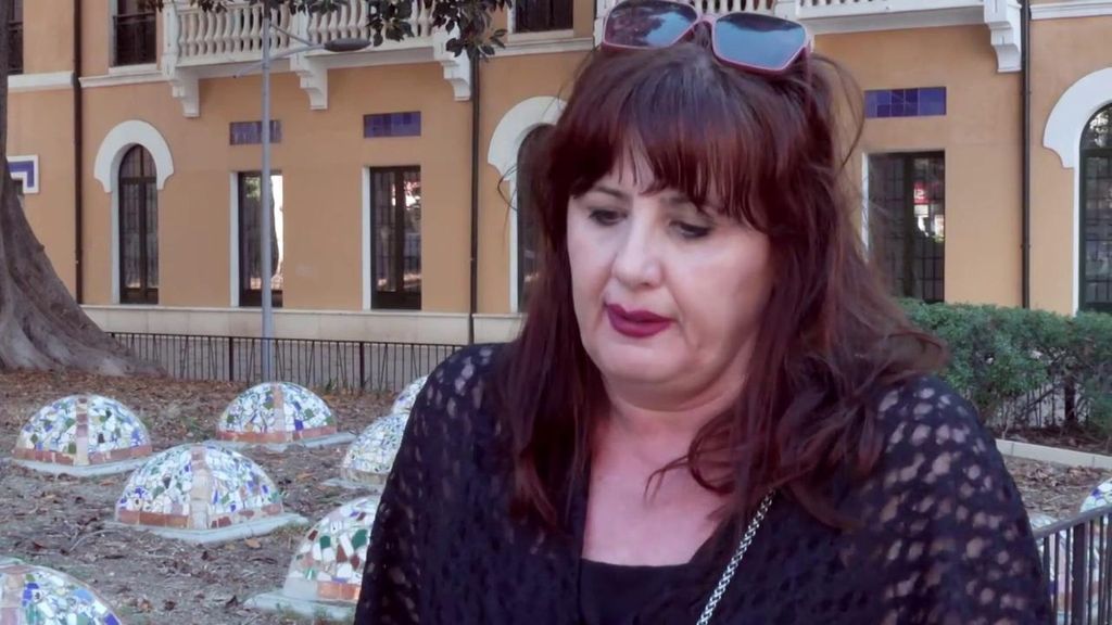 Eva, la mujer que perdió a su padre por una supuesta prótesis cardiaca caducada en Murcia: "Murió de una infección"